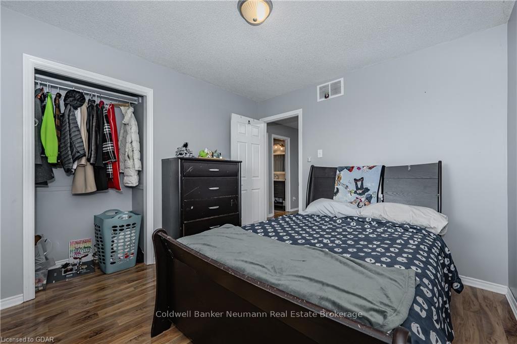 Photo 31 of 104 Pinnacle Crescent, Guelph, Willow West/Sugarbush/West Acres — HOMEH