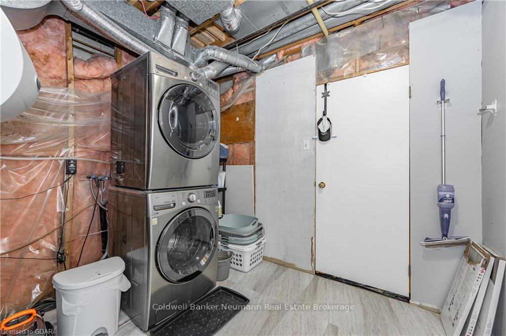 Photo 38 of 104 Pinnacle Crescent, Guelph, Willow West/Sugarbush/West Acres — HOMEH