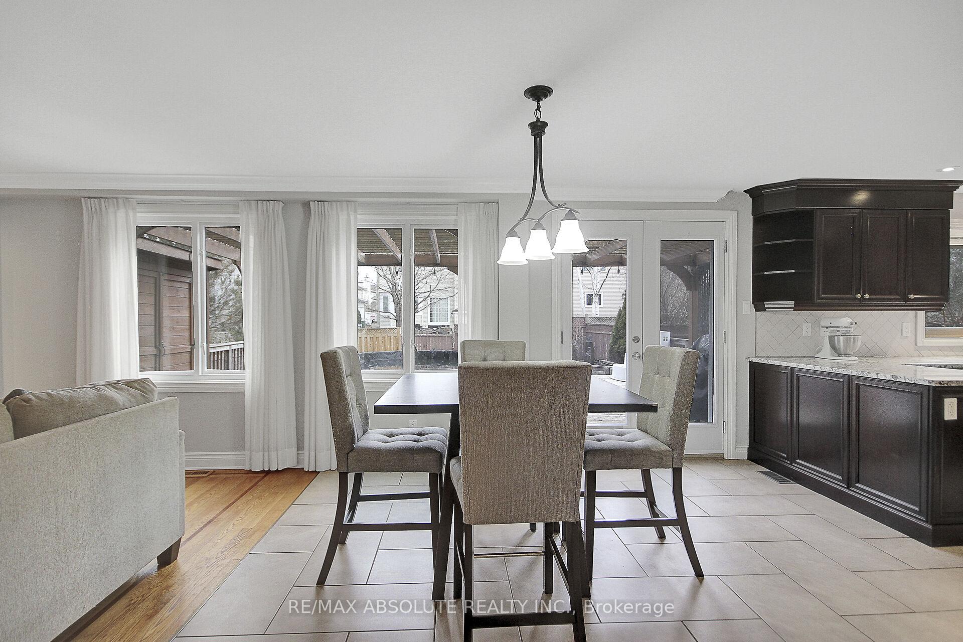Photo 13 of 10 Wellfleet Crescent, Ottawa, Barrhaven - Cedargrove/Fraserdale — HOMEH