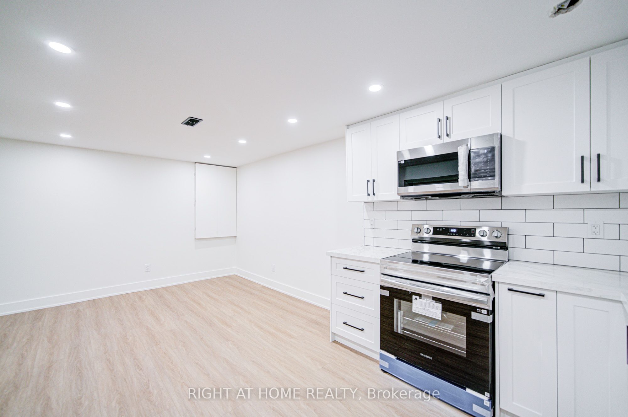 Photo 34 of (LOWER) 705 Glenforest Street, Oshawa, Northglen — HOMEH