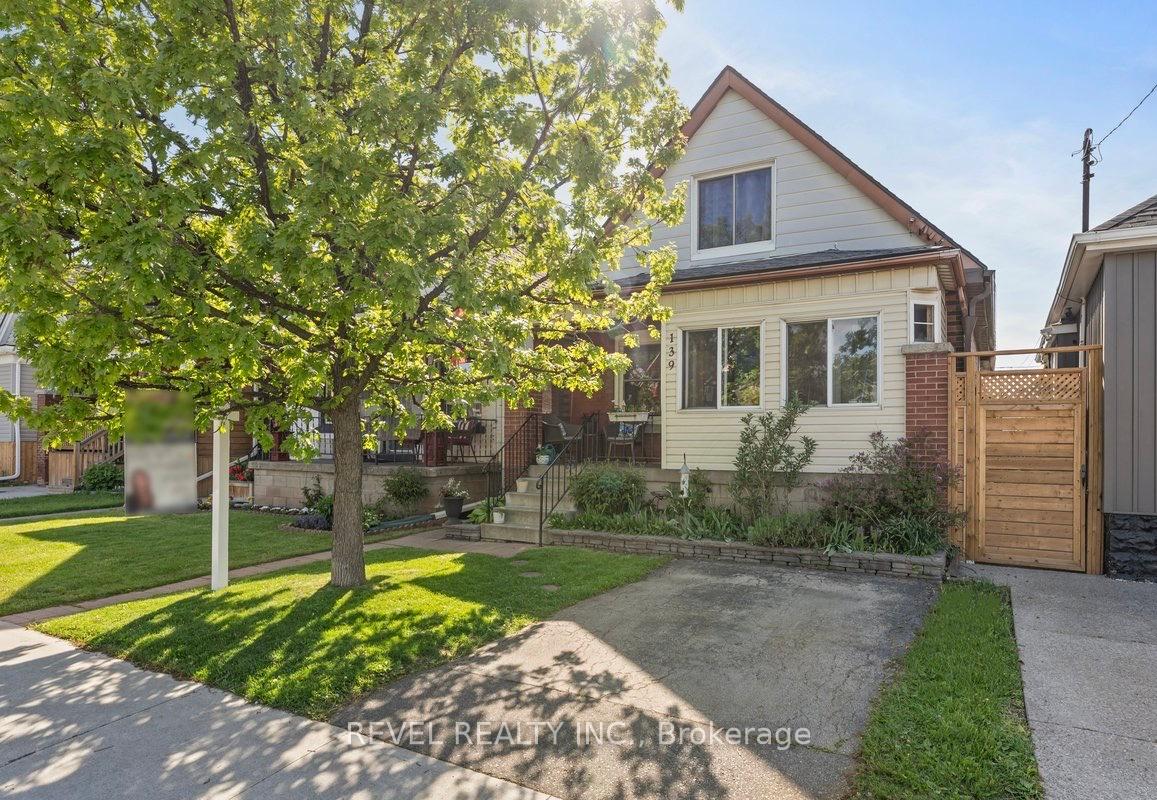 Front of 139 Garside Avenue N