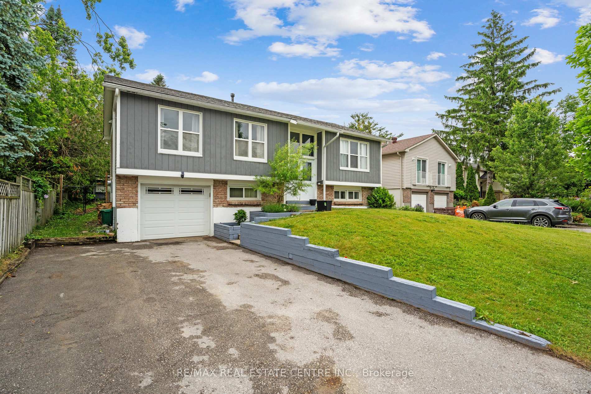 Photo 2 of 24 Gloria Street, Barrie, Sunnidale — HOMEH