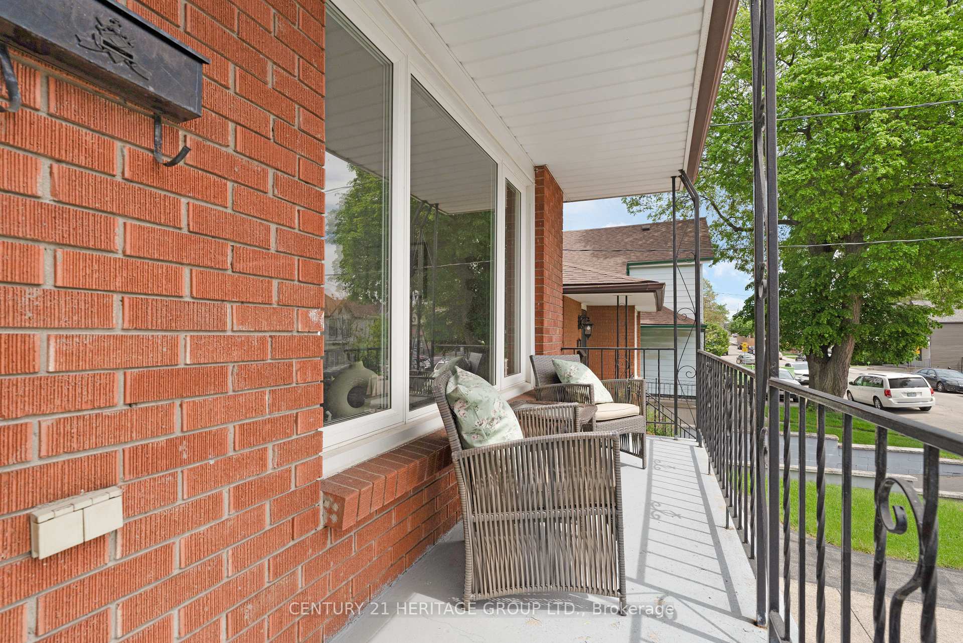 Photo 2 of 133 Picton Street E, Hamilton, North End — HOMEH