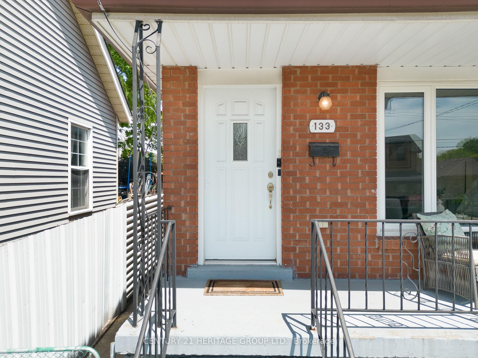 Photo 3 of 133 Picton Street E, Hamilton, North End — HOMEH