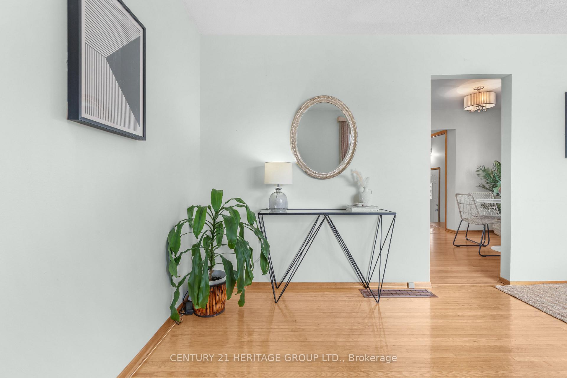 Photo 5 of 133 Picton Street E, Hamilton, North End — HOMEH
