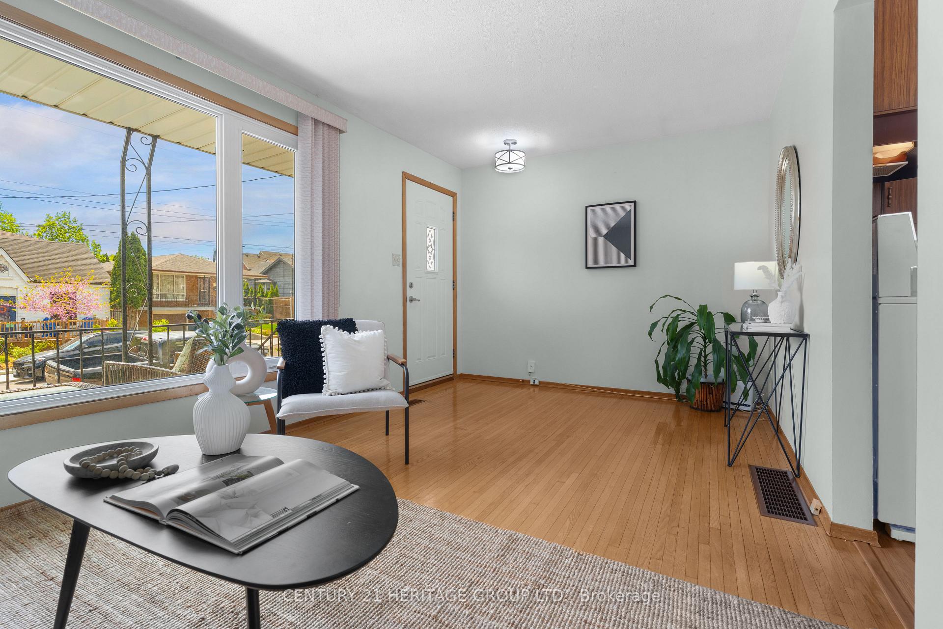 Photo 8 of 133 Picton Street E, Hamilton, North End — HOMEH