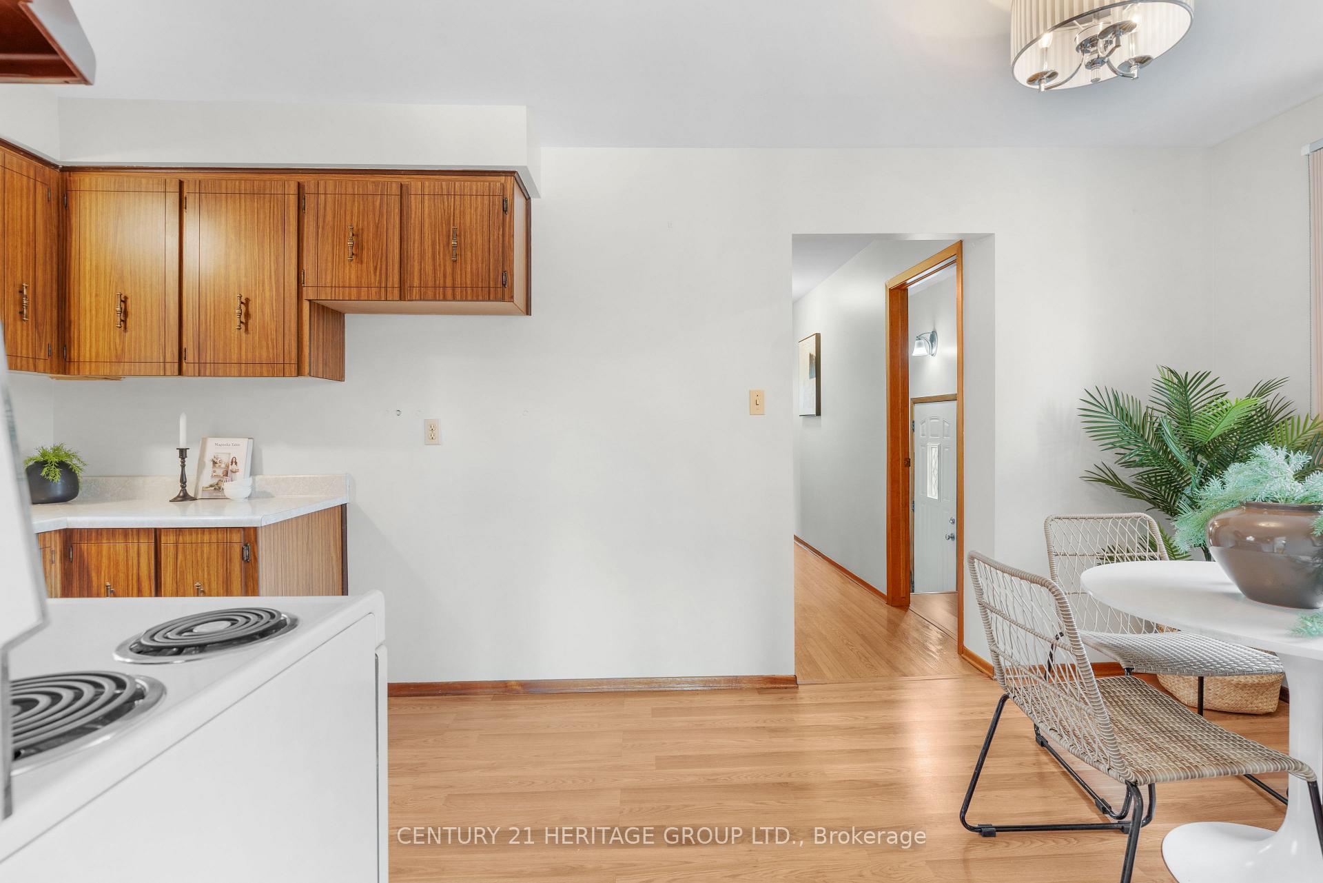 Photo 9 of 133 Picton Street E, Hamilton, North End — HOMEH