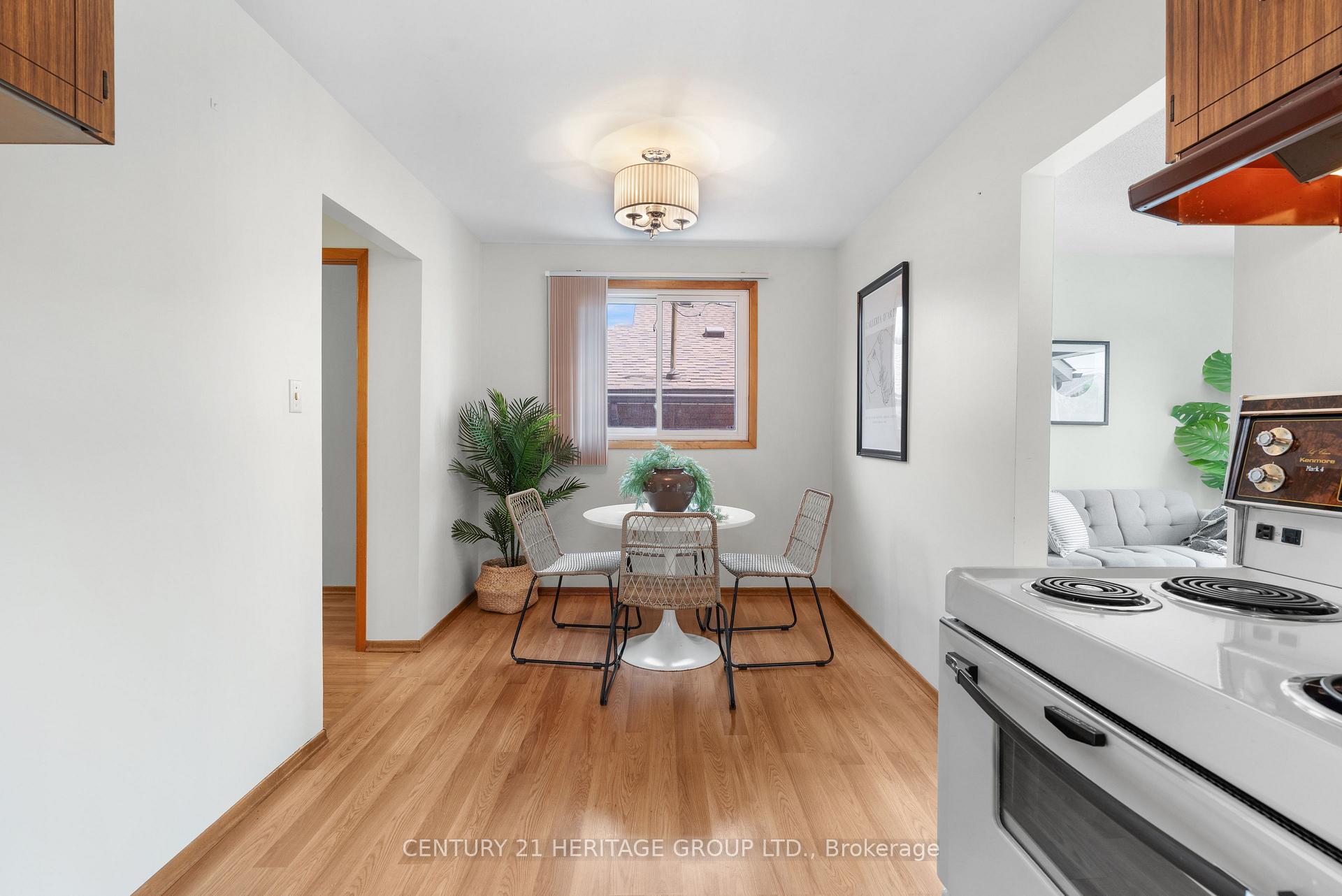 Photo 13 of 133 Picton Street E, Hamilton, North End — HOMEH
