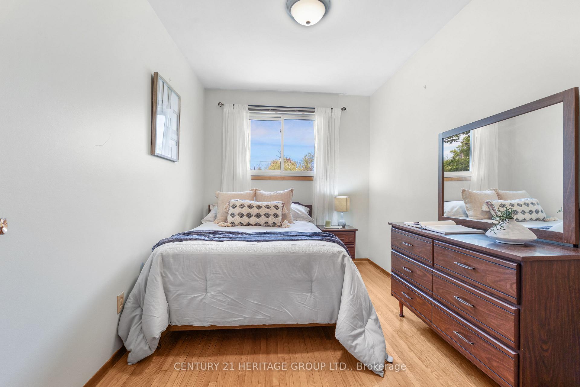 Photo 17 of 133 Picton Street E, Hamilton, North End — HOMEH