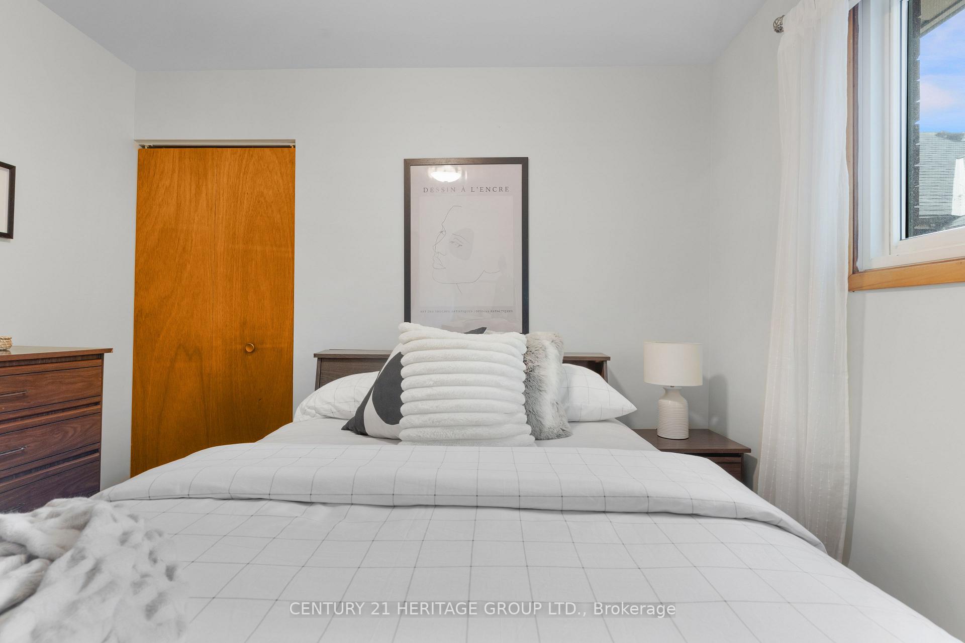 Photo 23 of 133 Picton Street E, Hamilton, North End — HOMEH