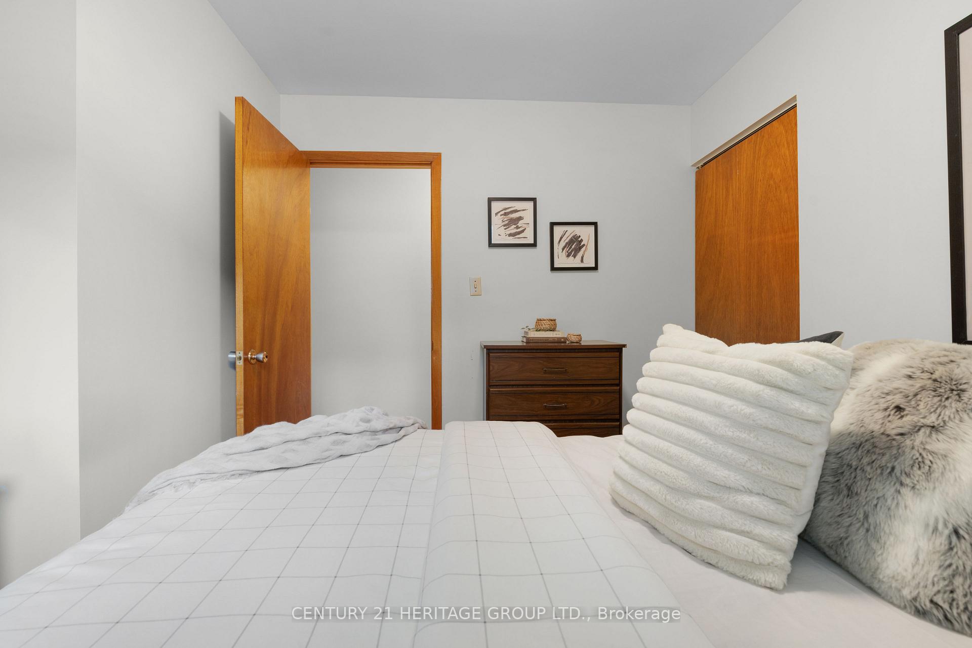 Photo 24 of 133 Picton Street E, Hamilton, North End — HOMEH
