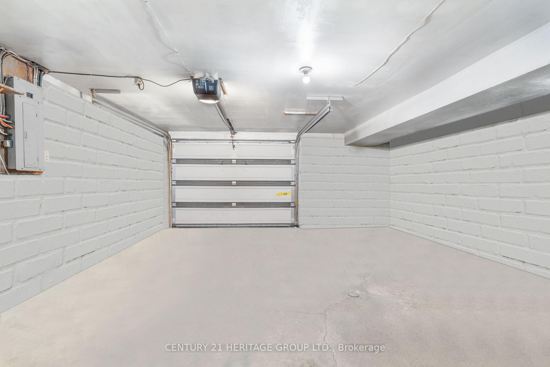 Photo 39 of 133 Picton Street E, Hamilton, North End — HOMEH