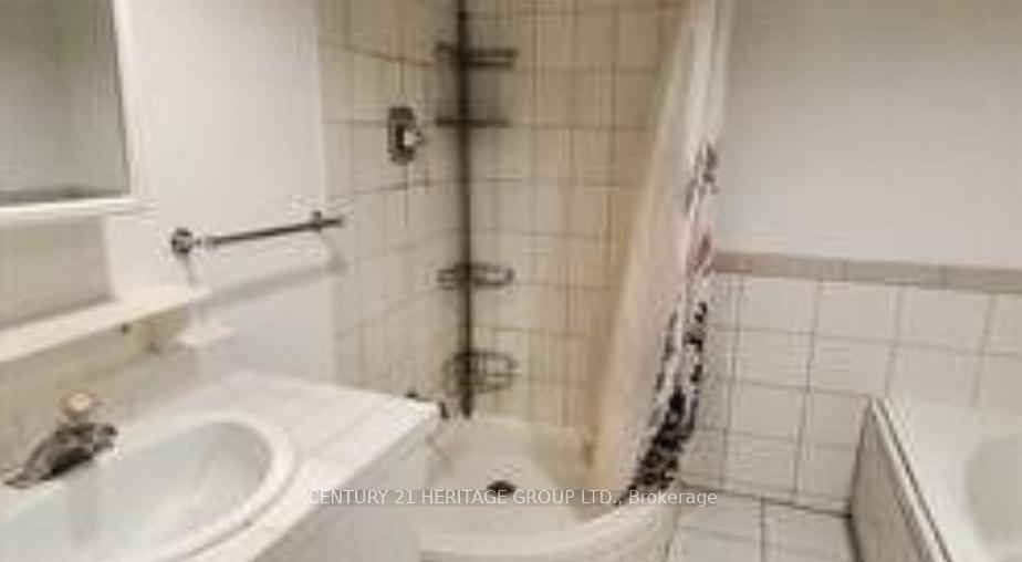 Photo 6 of Unit Bsmt, 3 Richardson Drive, Aurora, Aurora Highlands — HOMEH