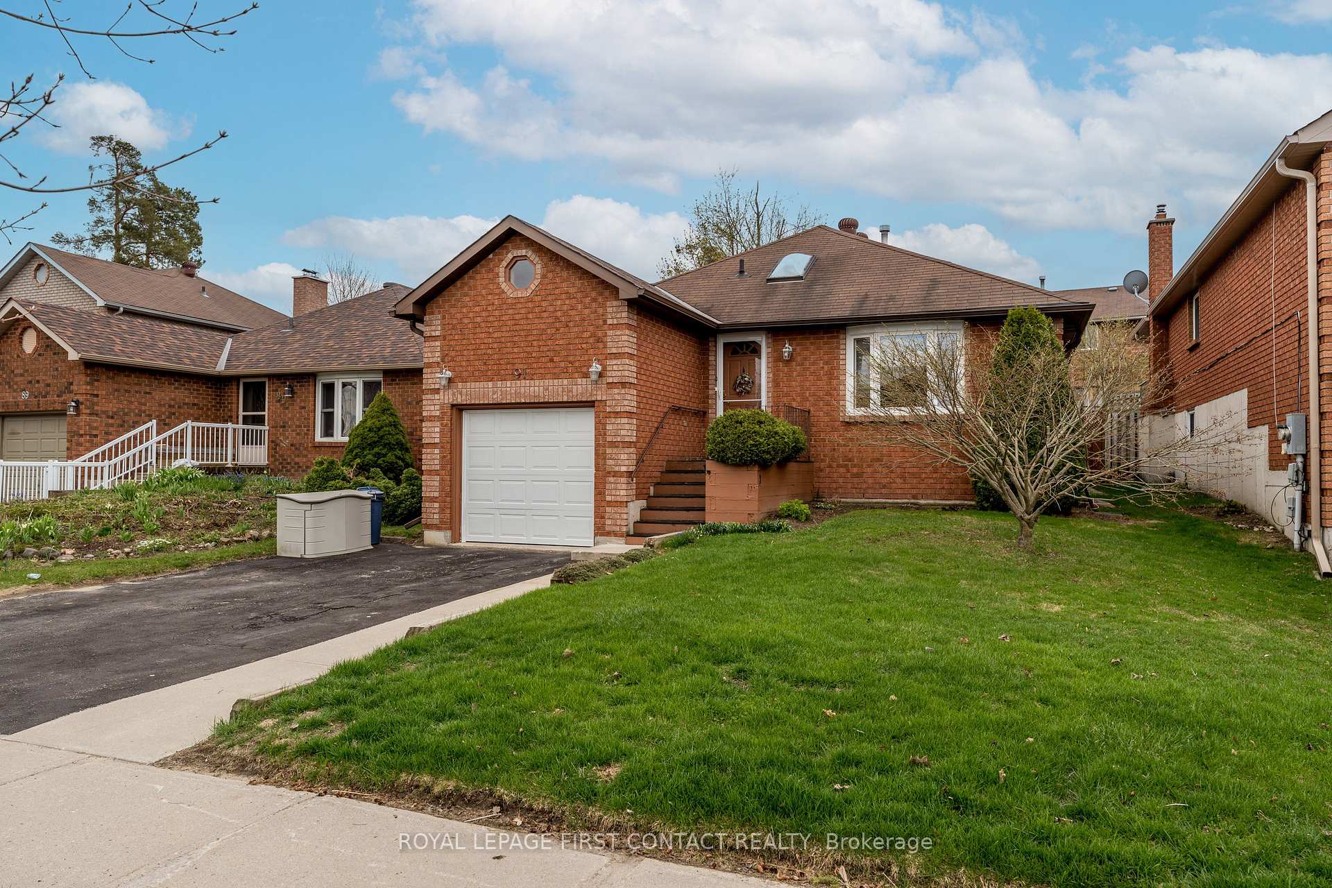 Photo 2 of 91 Irwin Drive, Barrie, Northwest — HOMEH