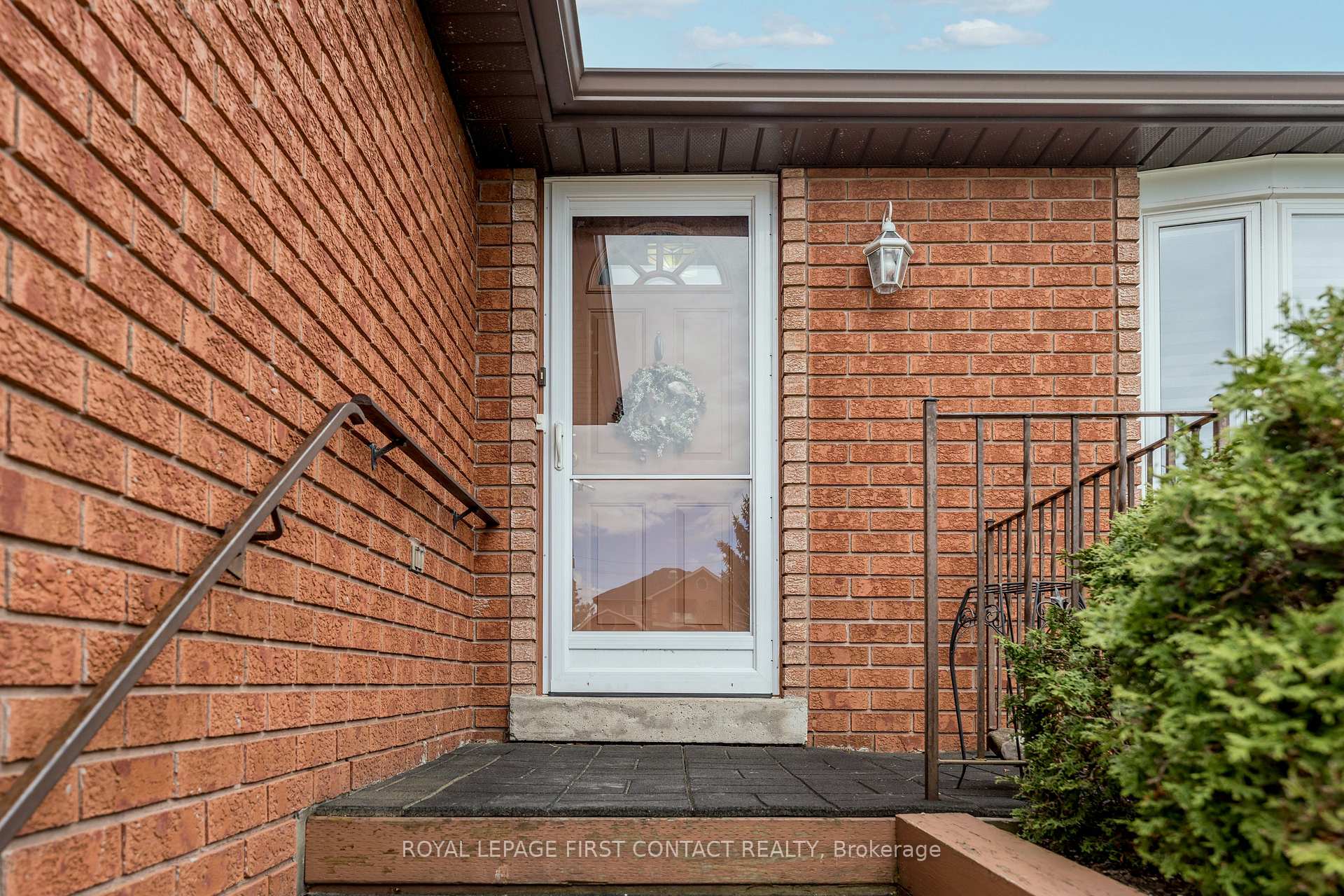 Photo 3 of 91 Irwin Drive, Barrie, Northwest — HOMEH