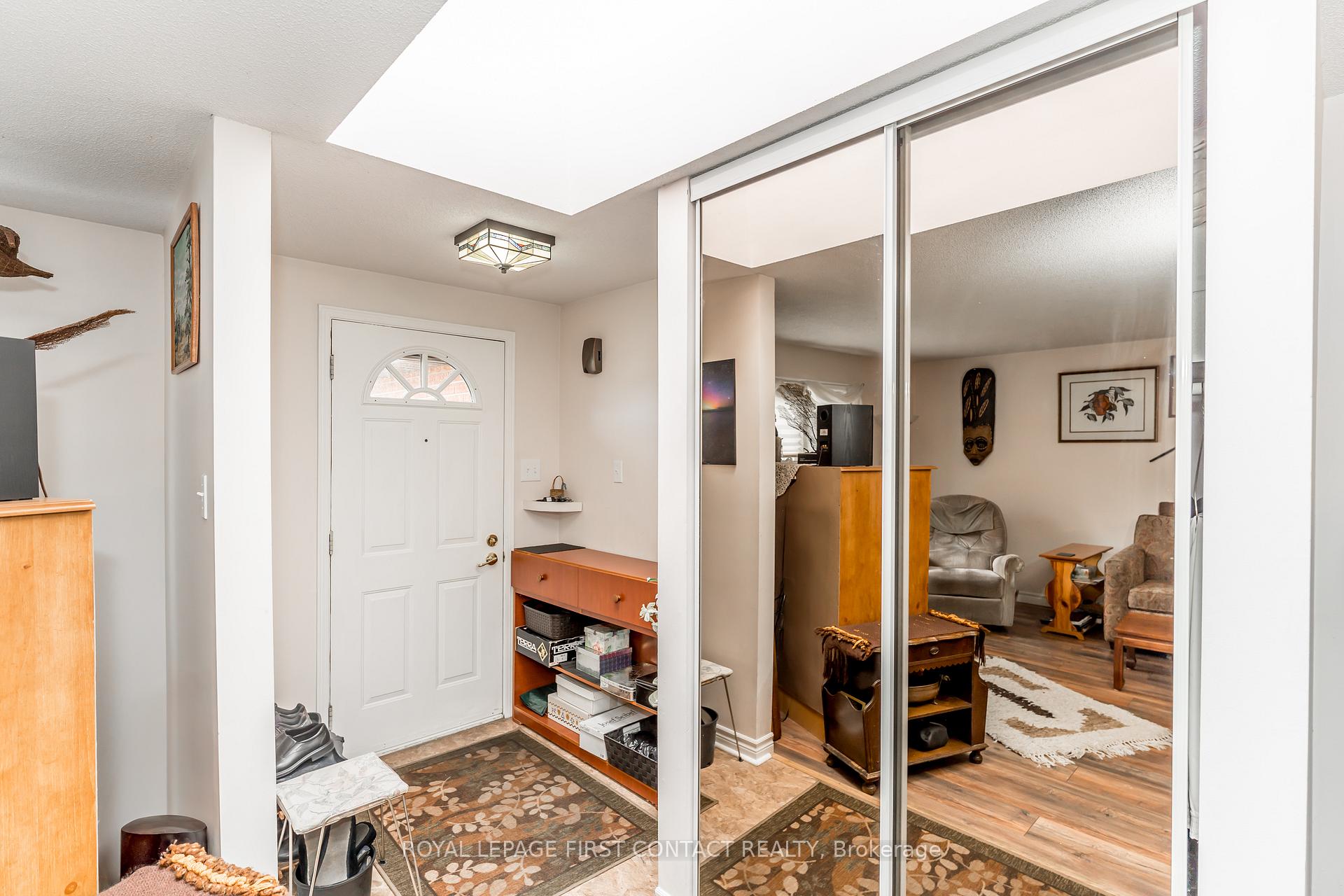 Photo 4 of 91 Irwin Drive, Barrie, Northwest — HOMEH