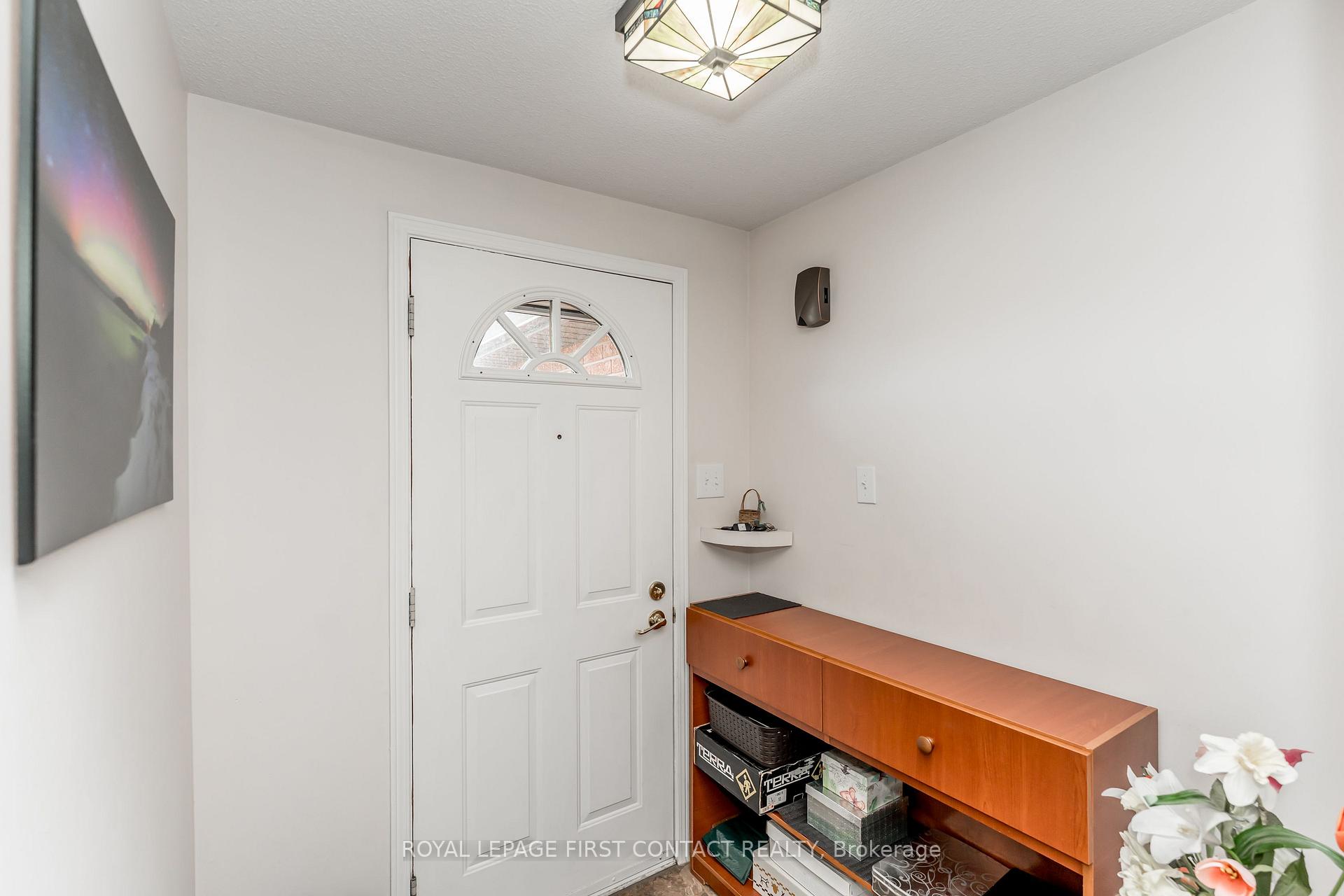 Photo 5 of 91 Irwin Drive, Barrie, Northwest — HOMEH