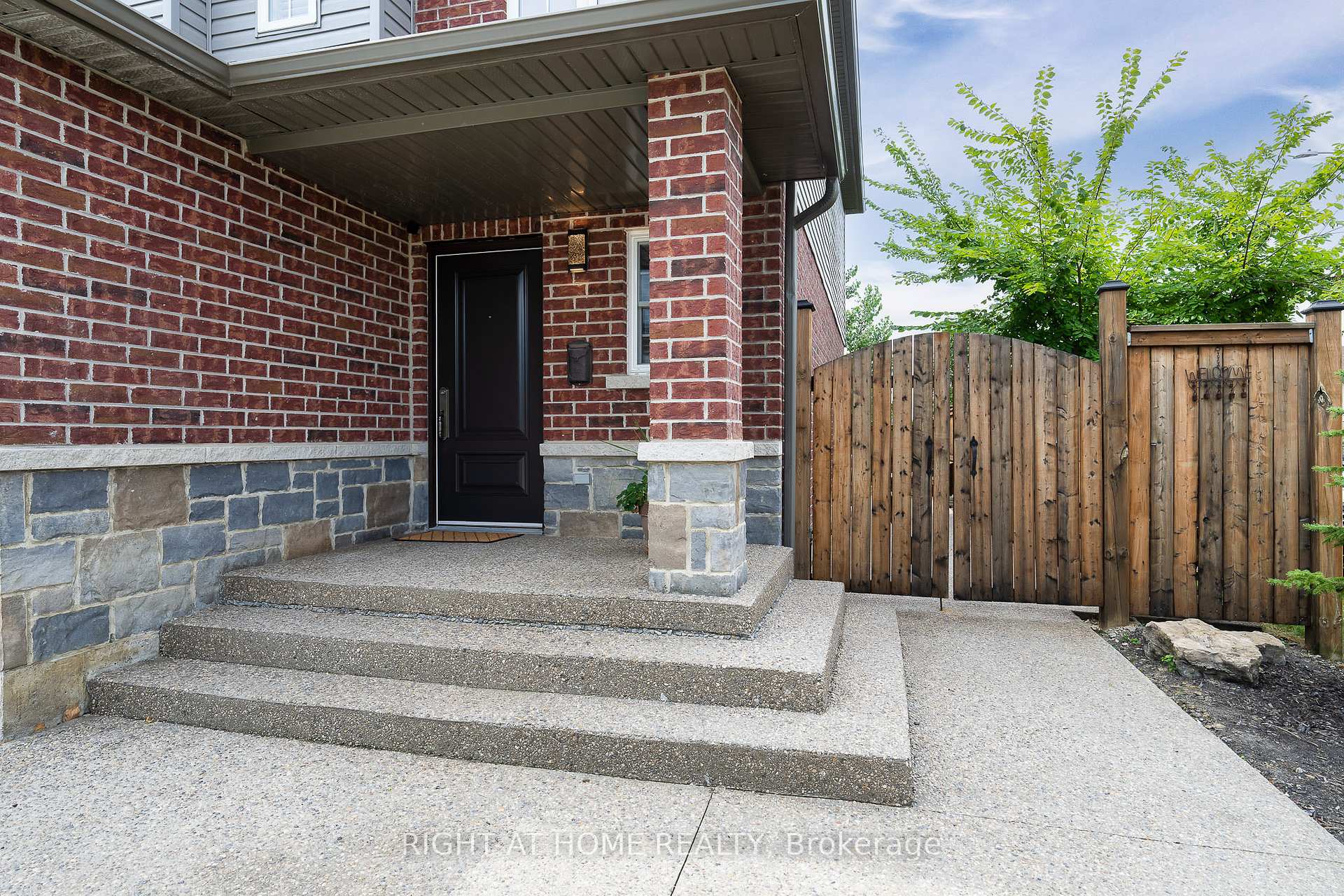 Photo 4 of 4 Avatar Place, Hamilton, Mount Hope — HOMEH
