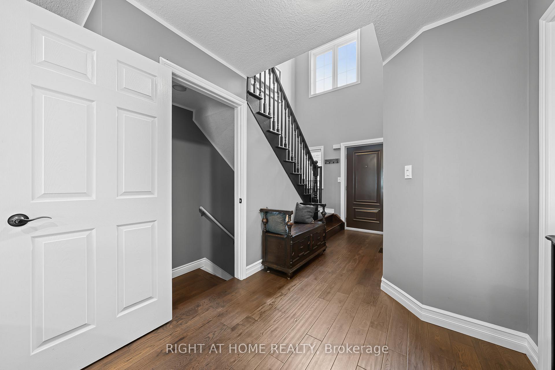 Photo 6 of 4 Avatar Place, Hamilton, Mount Hope — HOMEH