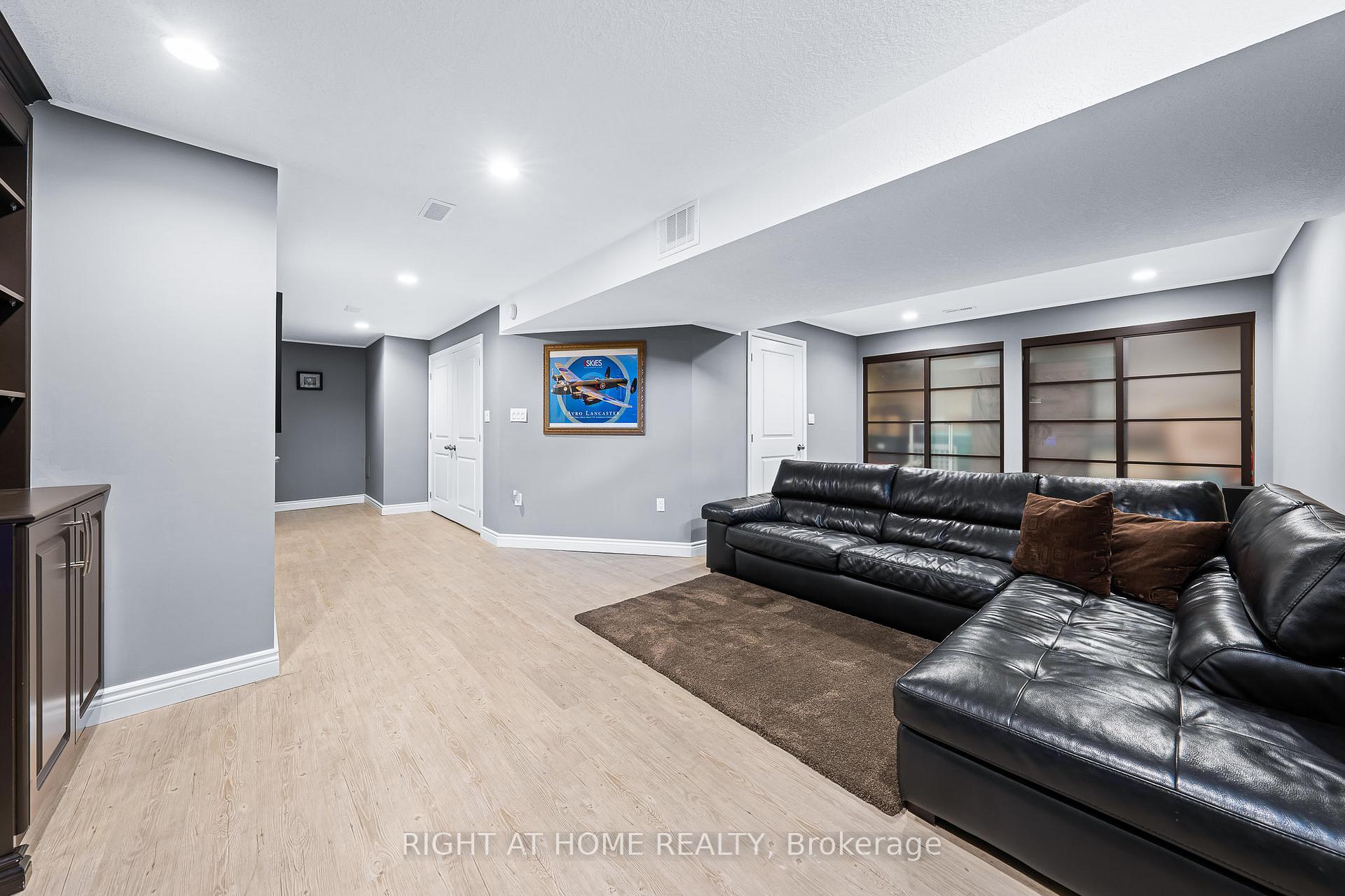 Photo 33 of 4 Avatar Place, Hamilton, Mount Hope — HOMEH