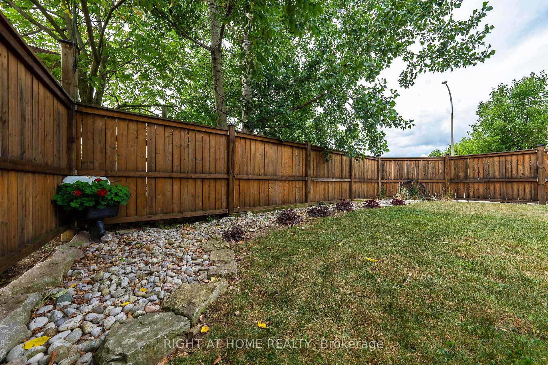 Photo 39 of 4 Avatar Place, Hamilton, Mount Hope — HOMEH