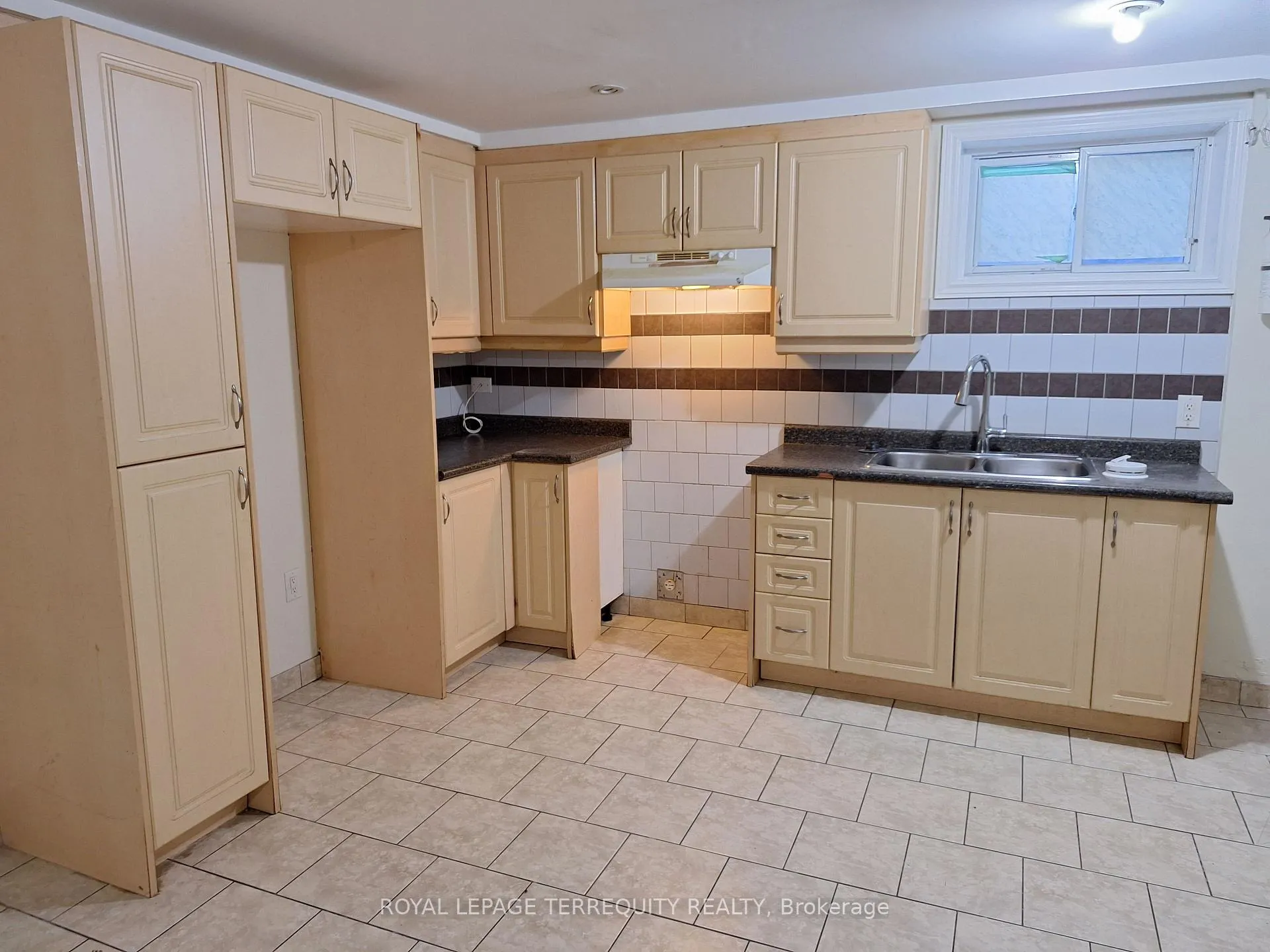 Photo 4 of 266 Albright Rd, Brampton, Fletcher's Creek Village — HOMEH