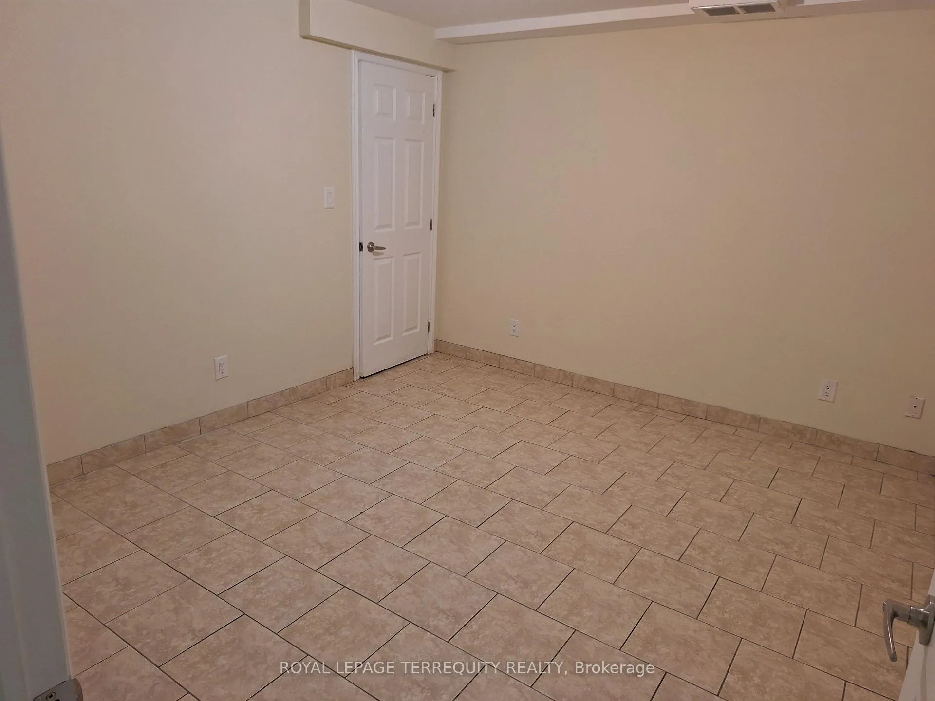 Photo 5 of 266 Albright Rd, Brampton, Fletcher's Creek Village — HOMEH