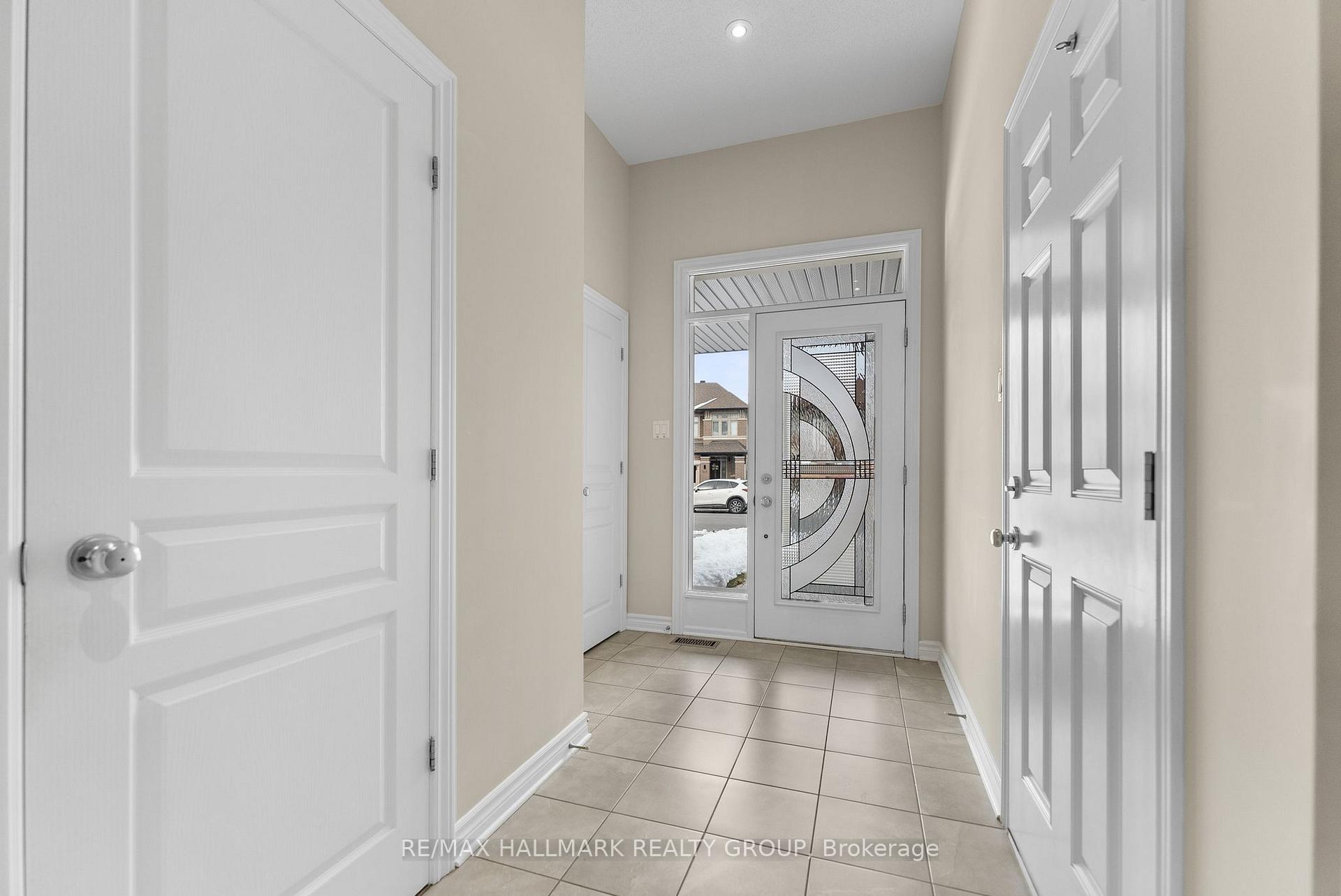 Photo 9 of 957 Cobble Hill Drive, Ottawa, Barrhaven - Cedargrove/Fraserdale — HOMEH
