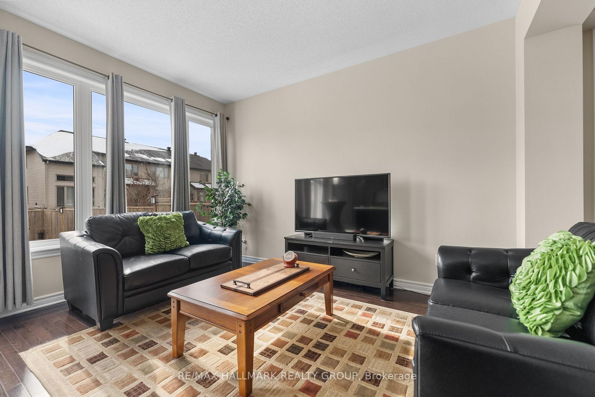 Photo 18 of 957 Cobble Hill Drive, Ottawa, Barrhaven - Cedargrove/Fraserdale — HOMEH