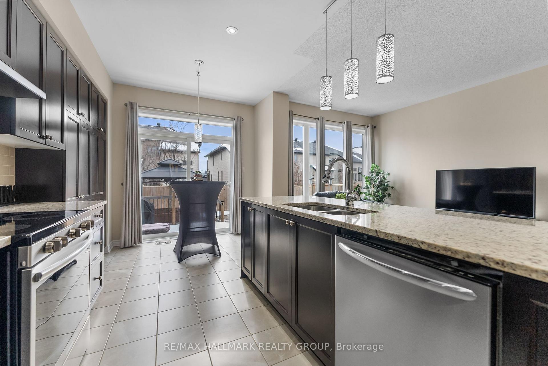 Photo 21 of 957 Cobble Hill Drive, Ottawa, Barrhaven - Cedargrove/Fraserdale — HOMEH