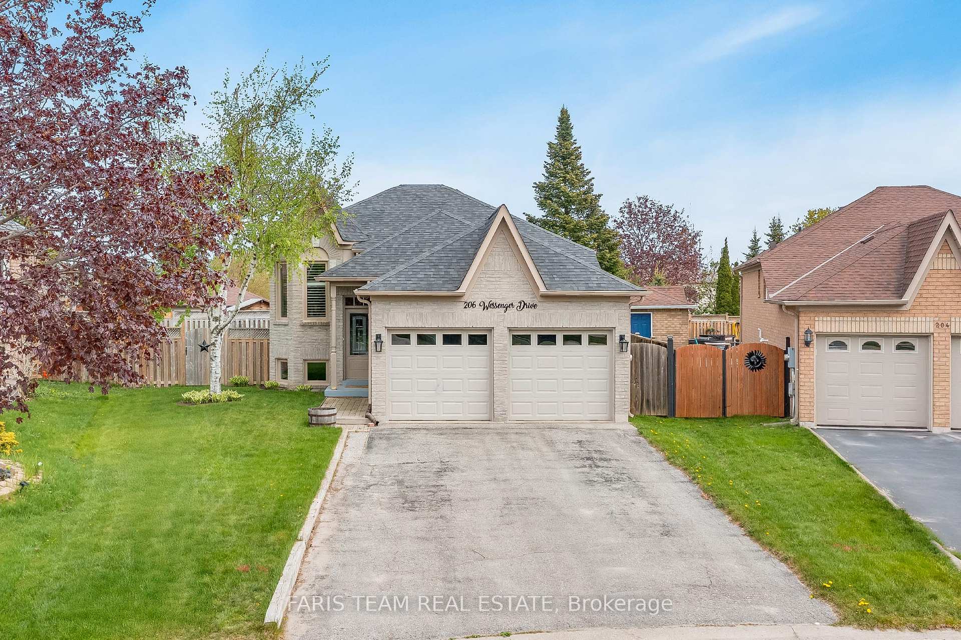 Photo 2 of 206 Wessenger Drive, Barrie, Holly — HOMEH