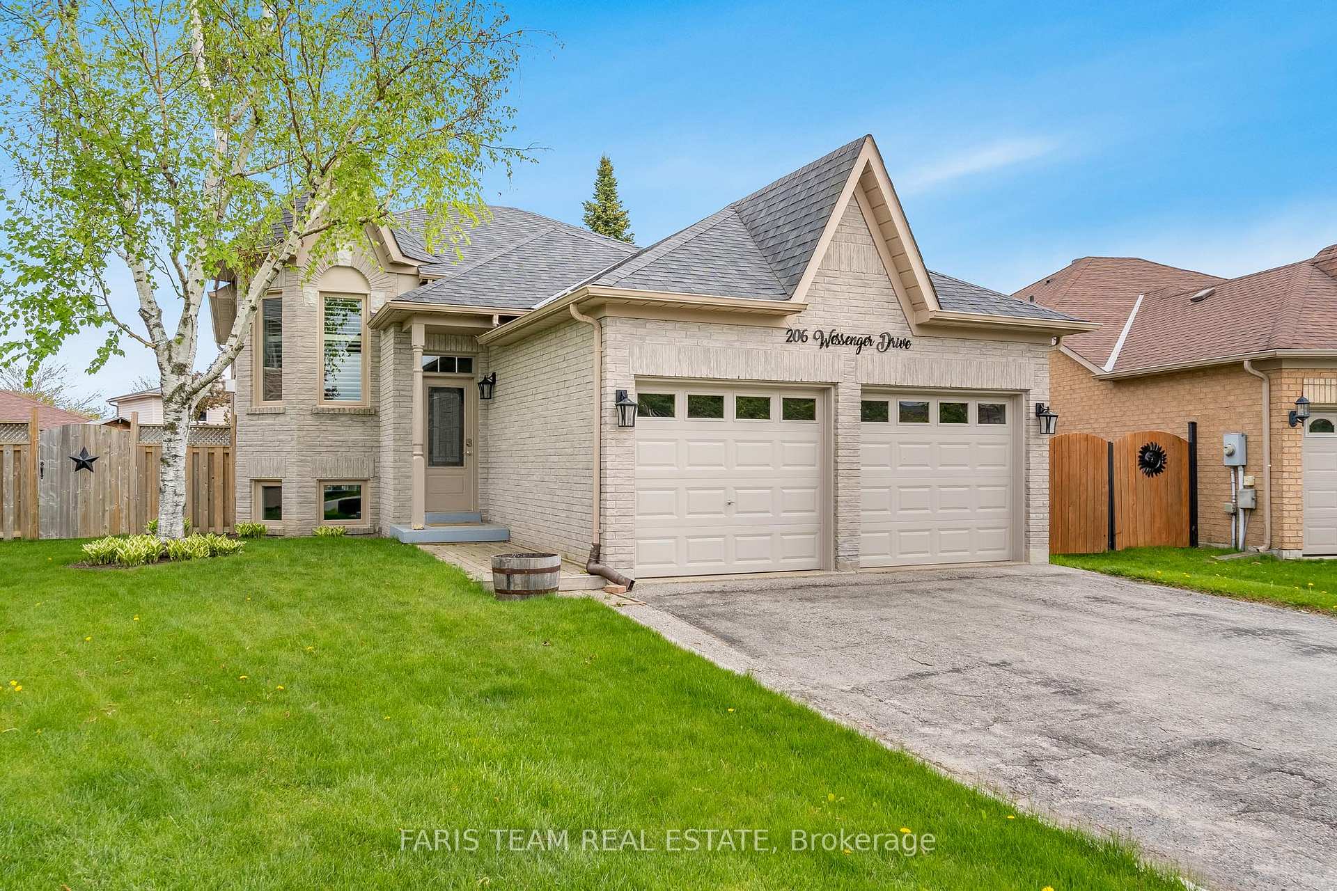 Photo 3 of 206 Wessenger Drive, Barrie, Holly — HOMEH