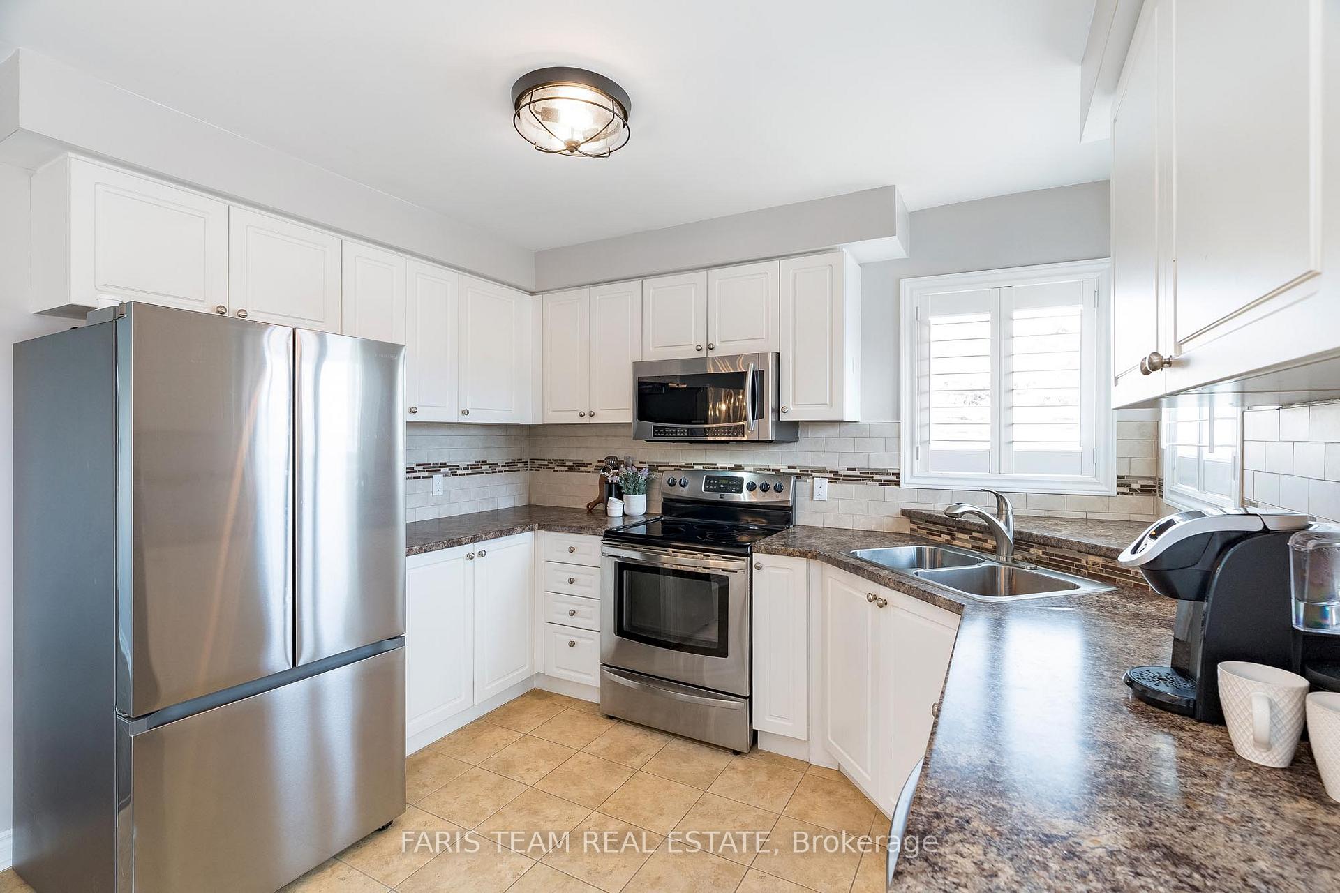 Photo 4 of 206 Wessenger Drive, Barrie, Holly — HOMEH