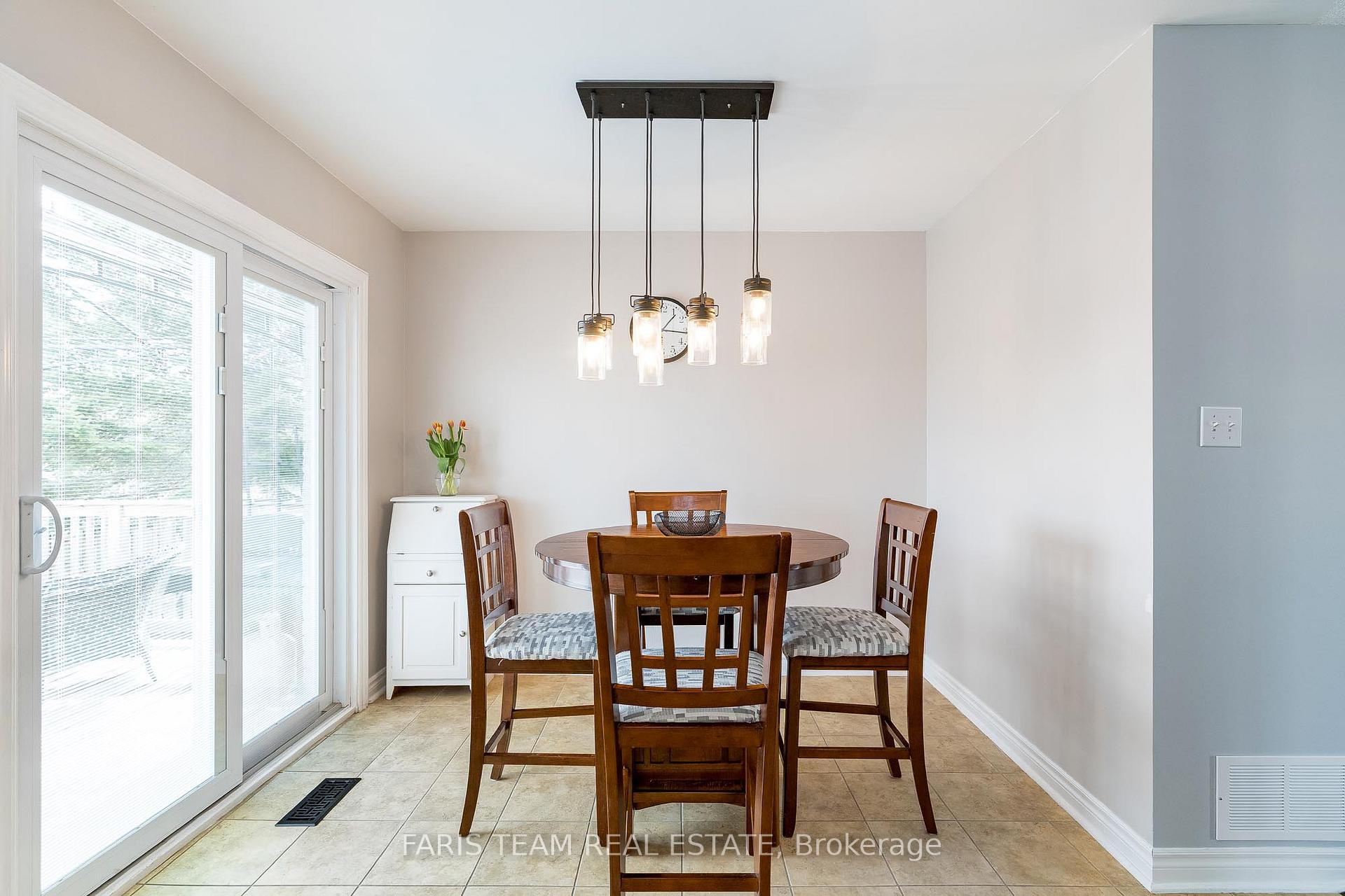 Photo 7 of 206 Wessenger Drive, Barrie, Holly — HOMEH