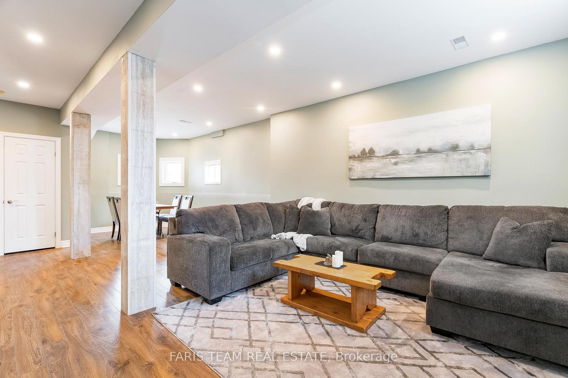 Photo 18 of 206 Wessenger Drive, Barrie, Holly — HOMEH