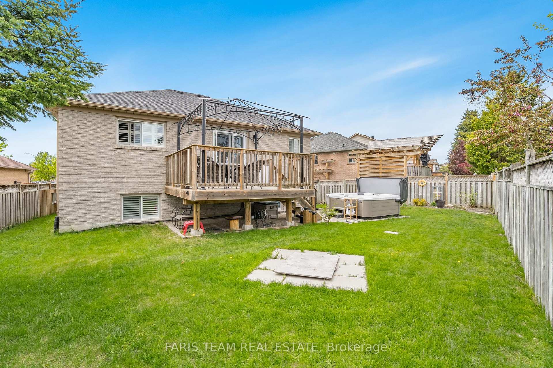 Photo 23 of 206 Wessenger Drive, Barrie, Holly — HOMEH