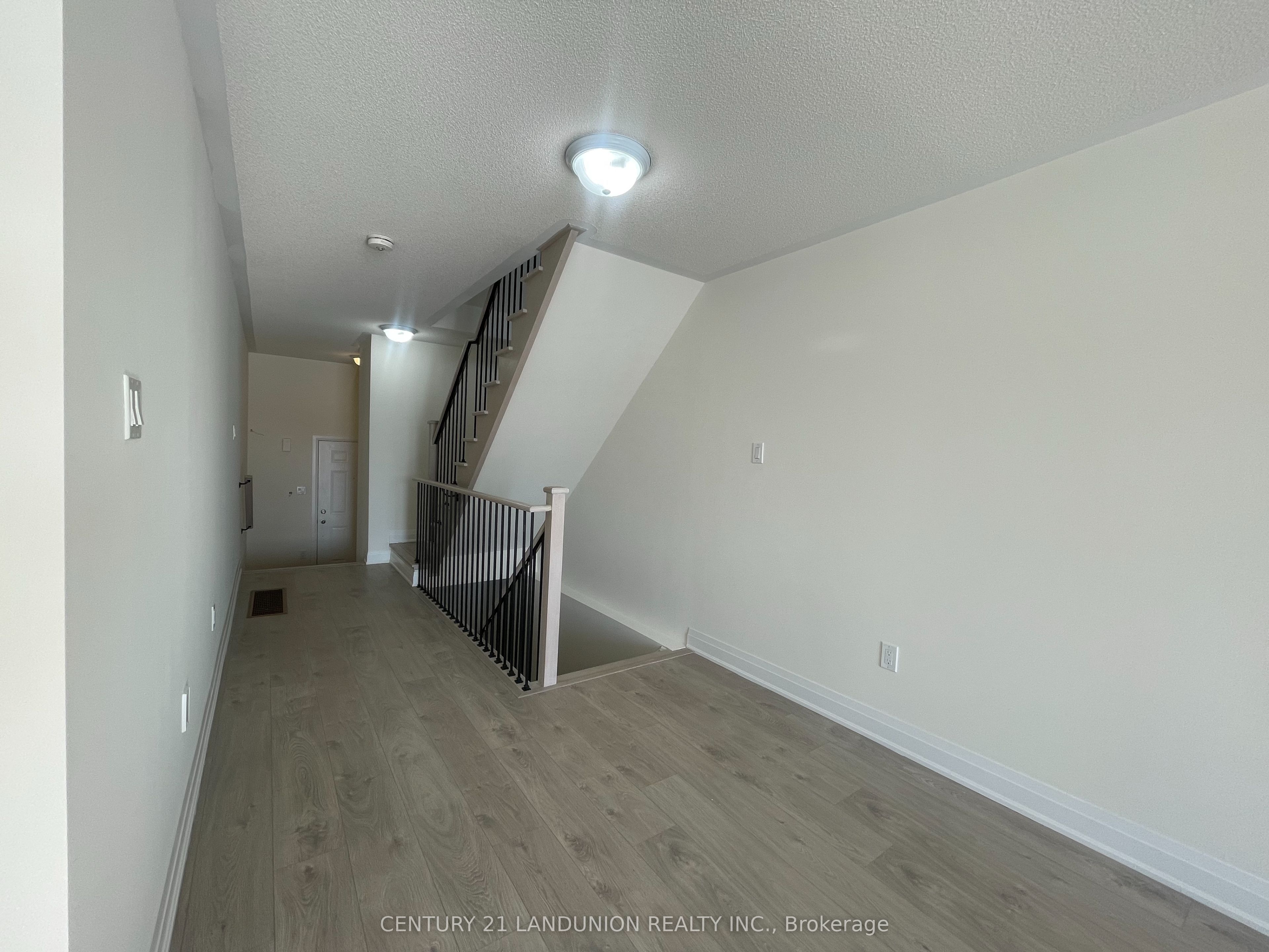 Photo 47 of 17 McConaghy Court, Vaughan, Maple — HOMEH