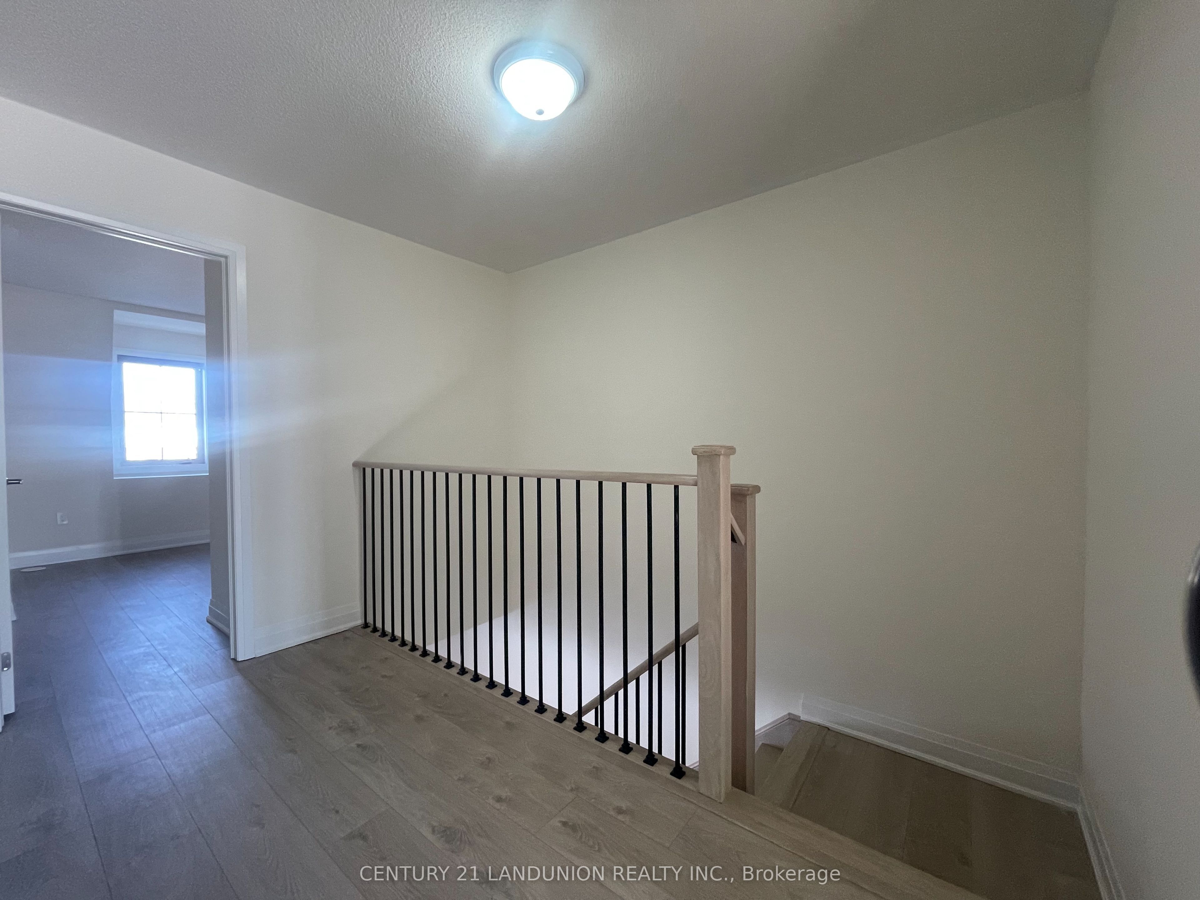 Photo 56 of 17 McConaghy Court, Vaughan, Maple — HOMEH