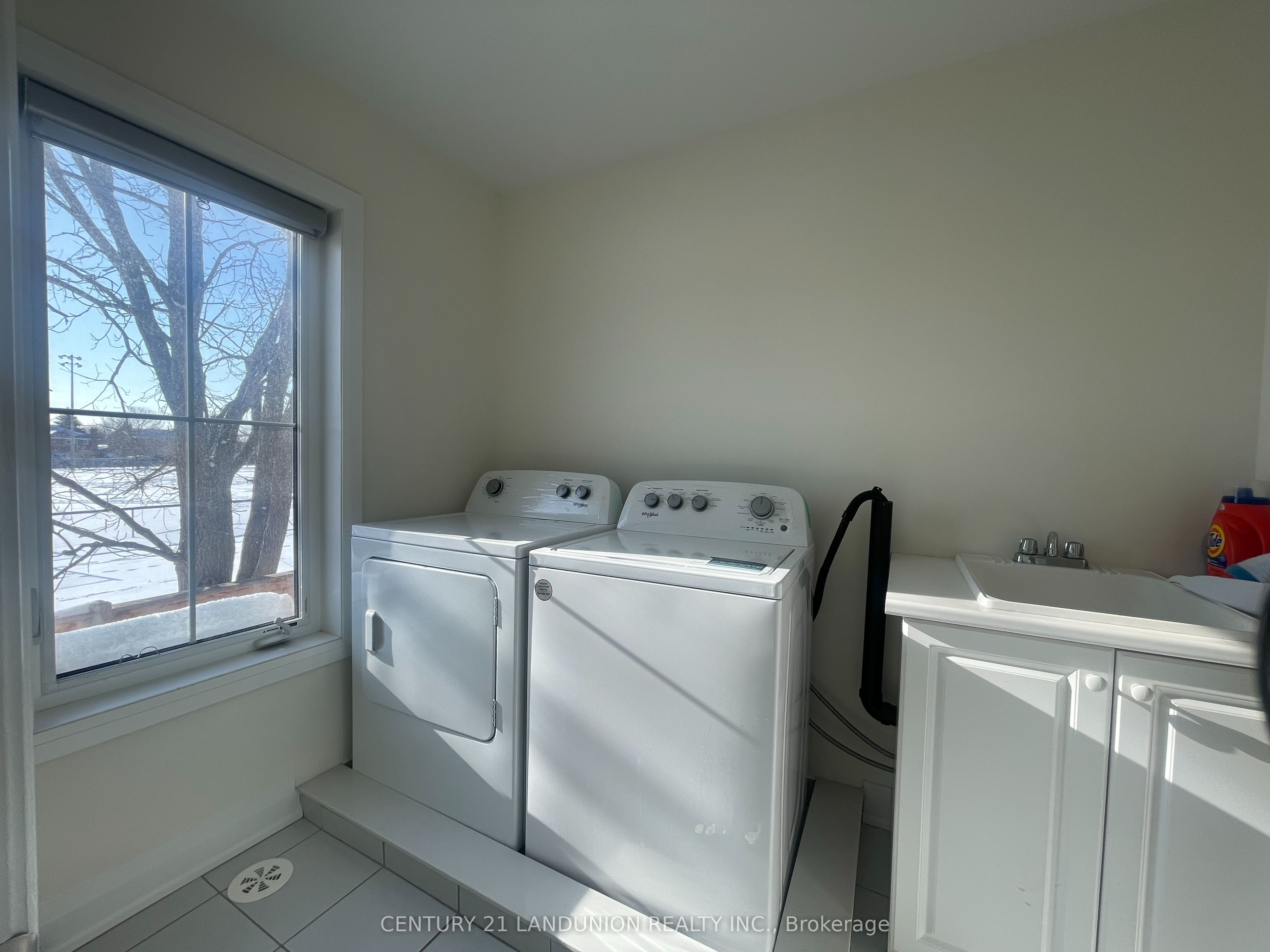 Photo 50 of 17 McConaghy Court, Vaughan, Maple — HOMEH