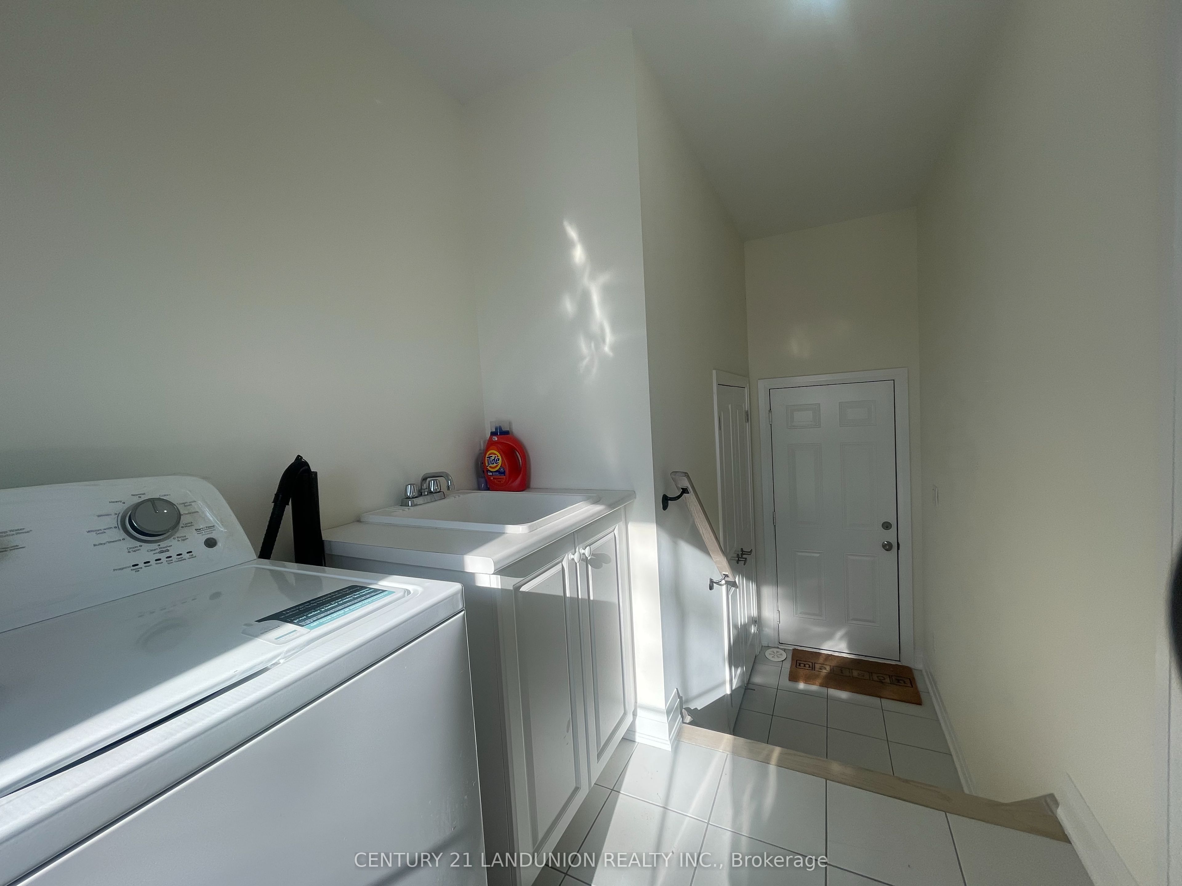 Photo 51 of 17 McConaghy Court, Vaughan, Maple — HOMEH