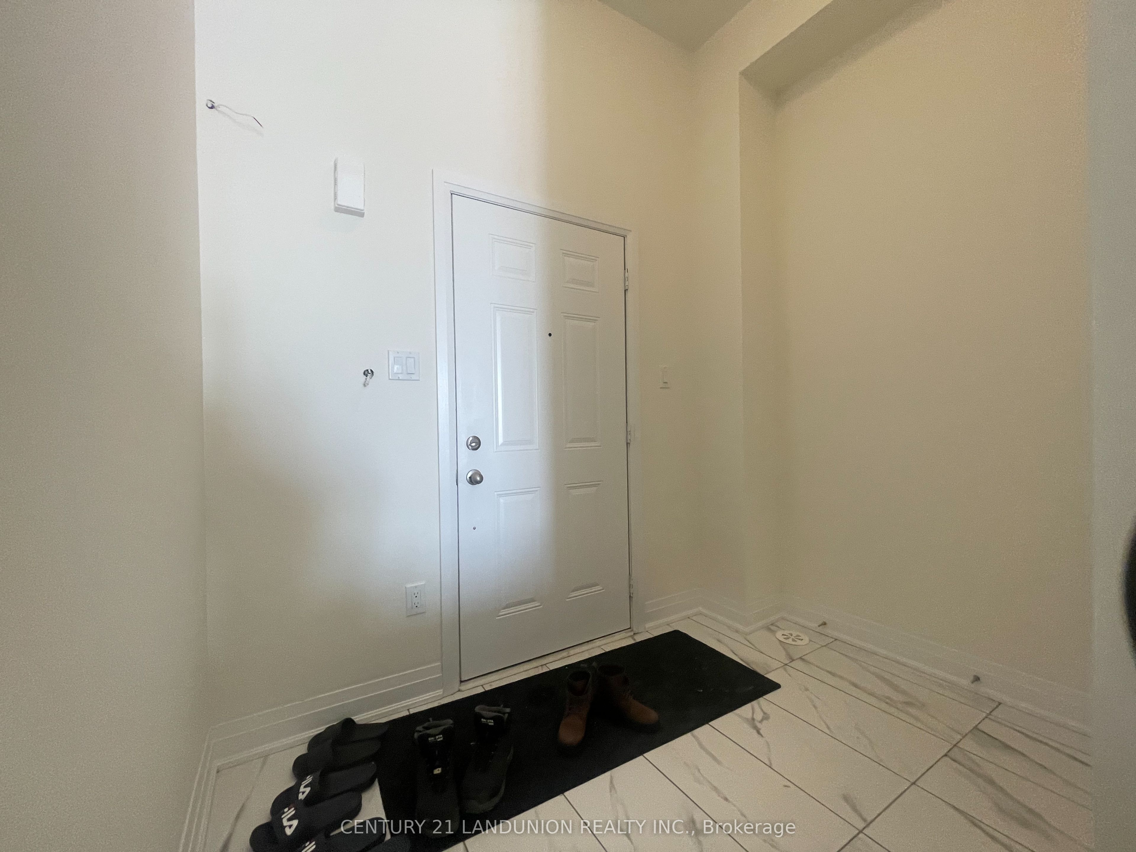 Photo 46 of 17 McConaghy Court, Vaughan, Maple — HOMEH
