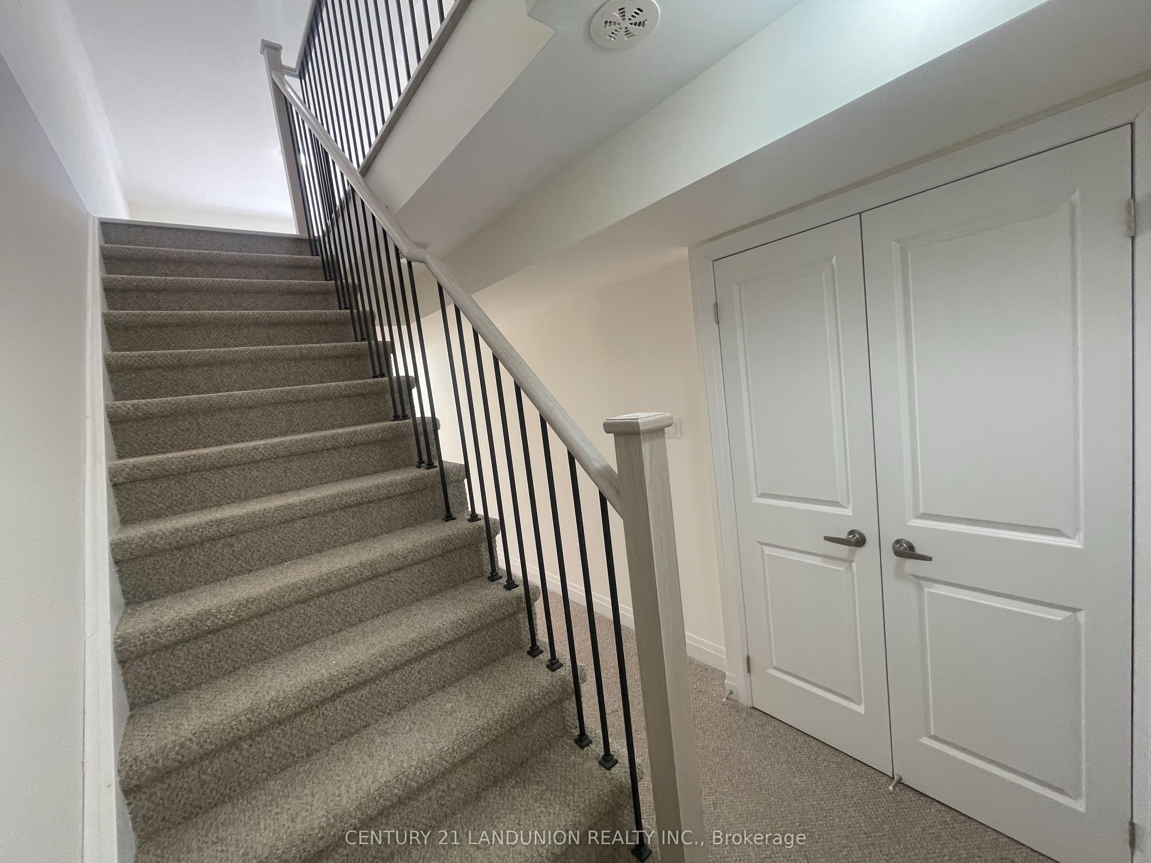 Photo 69 of 17 McConaghy Court, Vaughan, Maple — HOMEH