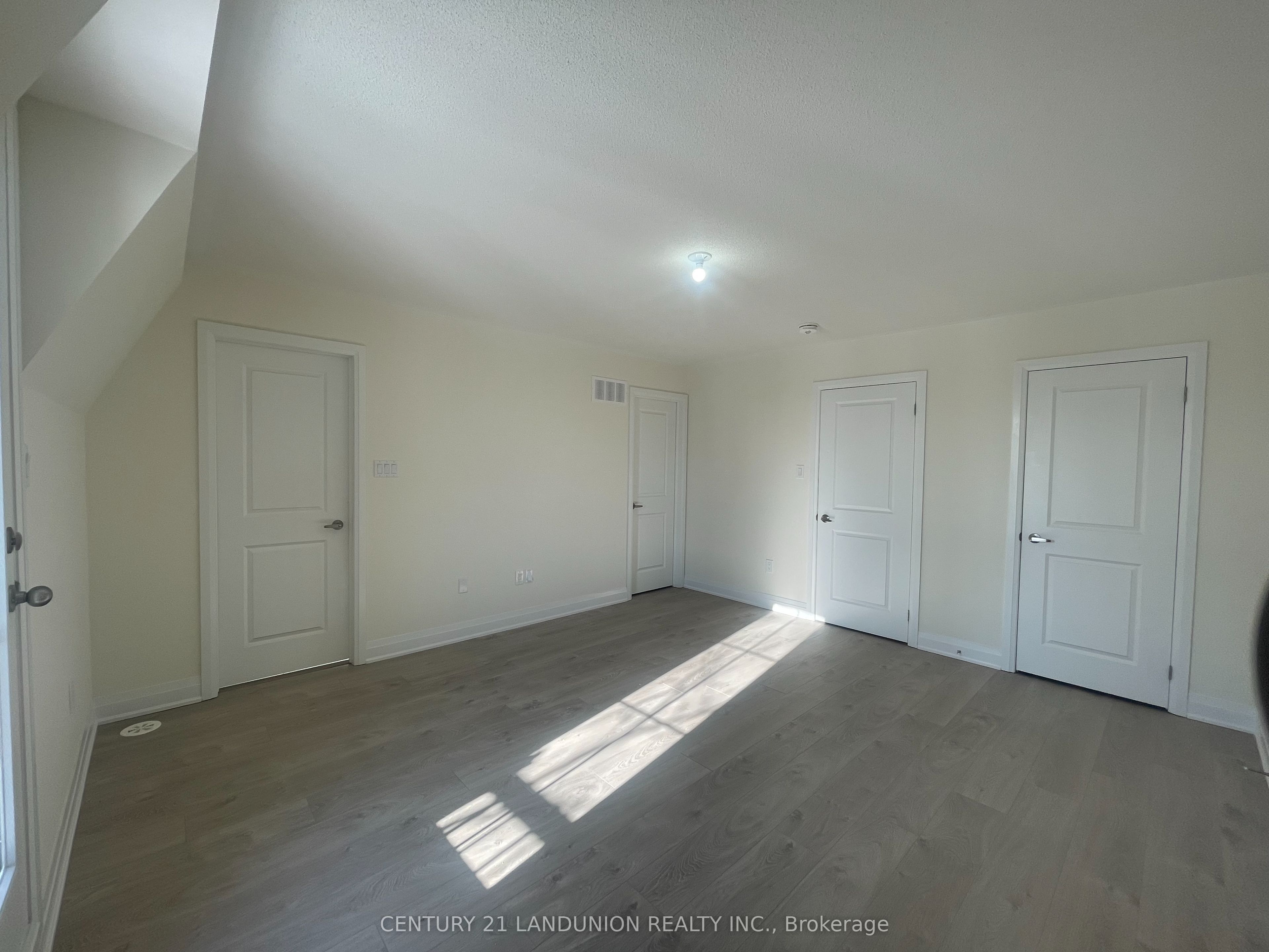 Photo 66 of 17 McConaghy Court, Vaughan, Maple — HOMEH