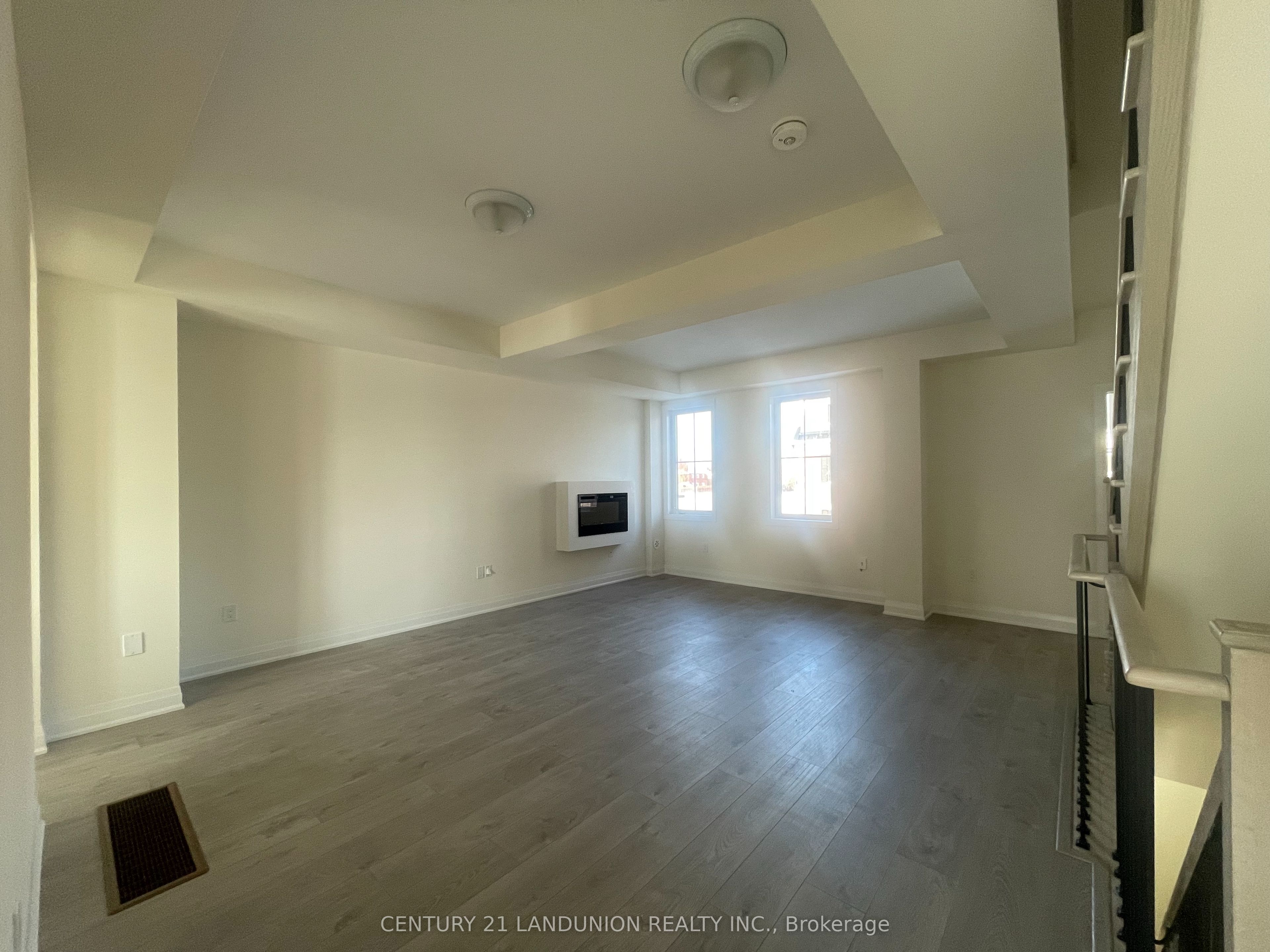 Photo 52 of 17 McConaghy Court, Vaughan, Maple — HOMEH
