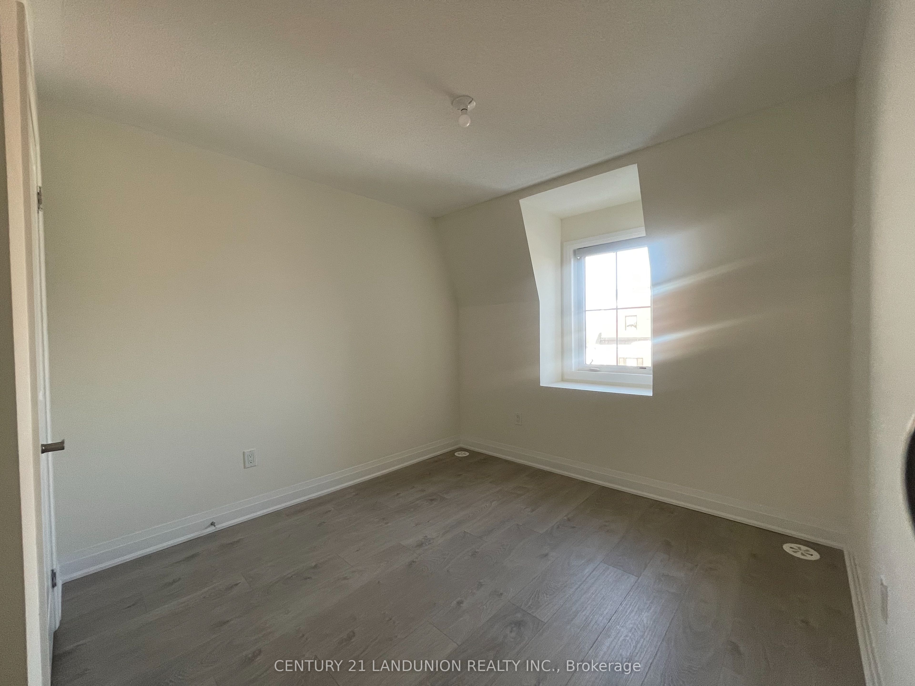 Photo 59 of 17 McConaghy Court, Vaughan, Maple — HOMEH