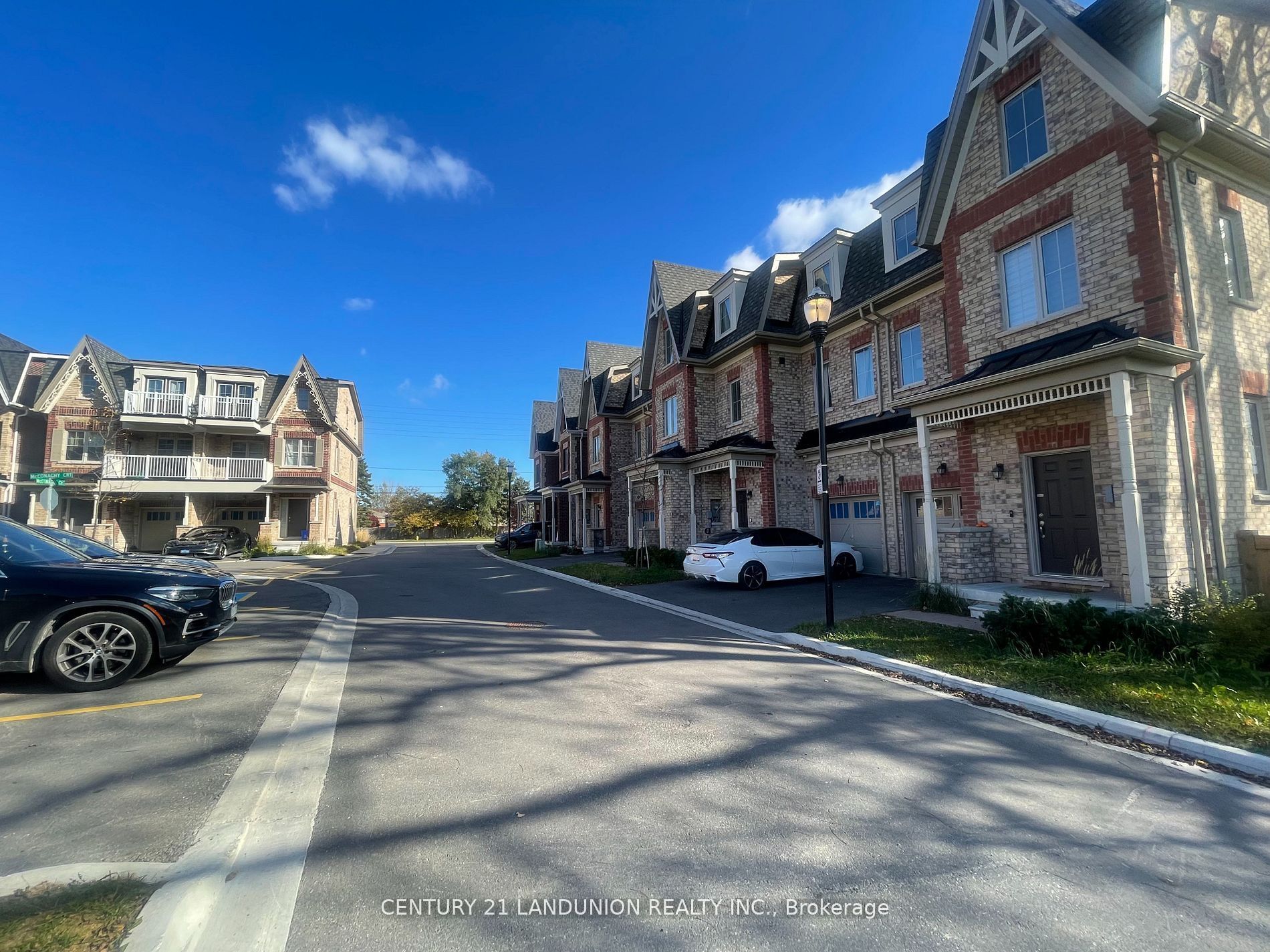 Photo 39 of 17 McConaghy Court, Vaughan, Maple — HOMEH