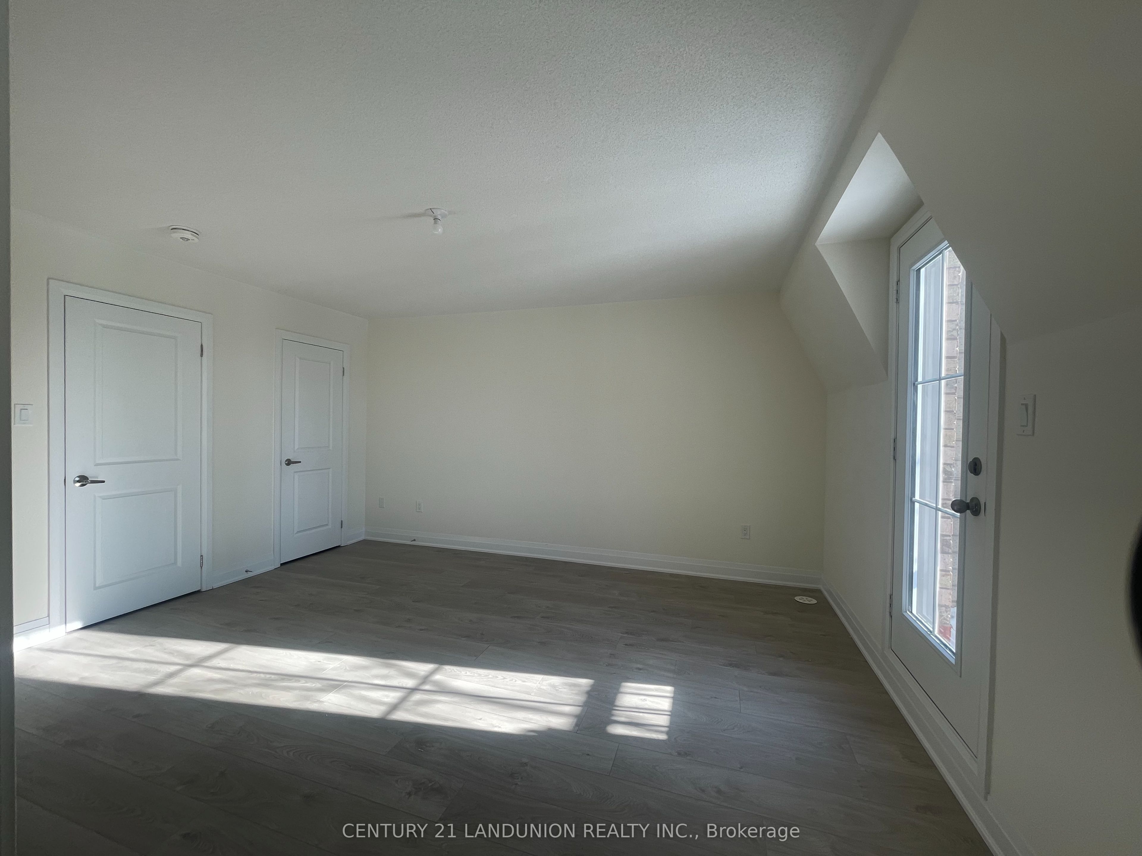 Photo 65 of 17 McConaghy Court, Vaughan, Maple — HOMEH