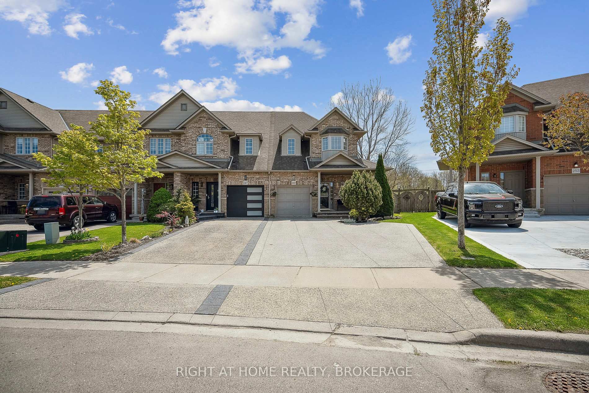 Photo 4 of 249 Southbrook Drive, Hamilton, Binbrook — HOMEH