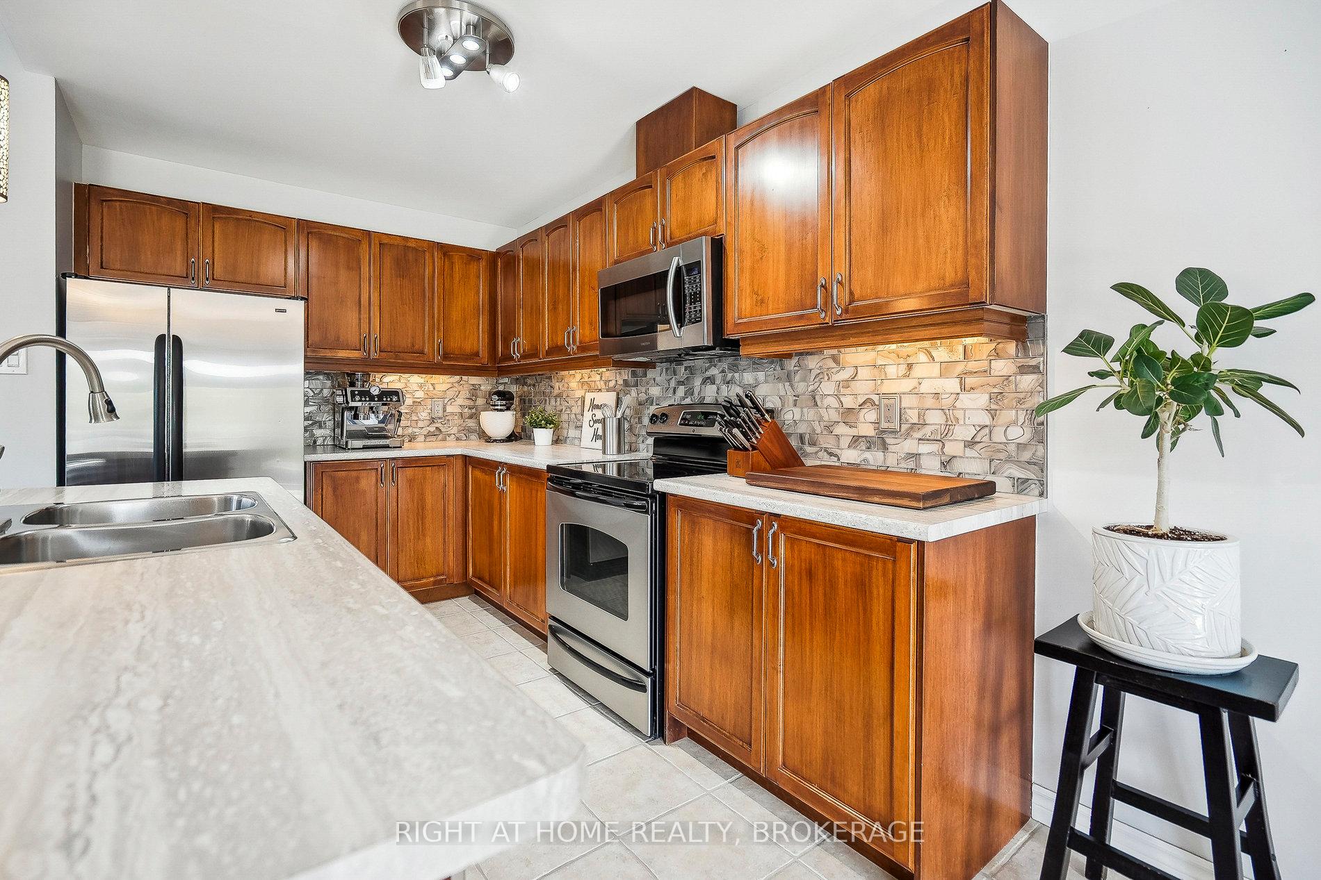 Photo 8 of 249 Southbrook Drive, Hamilton, Binbrook — HOMEH