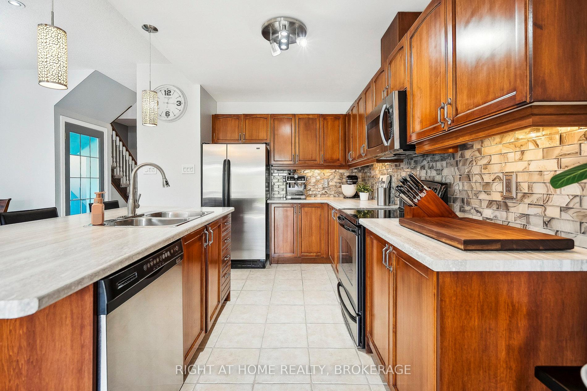 Photo 9 of 249 Southbrook Drive, Hamilton, Binbrook — HOMEH